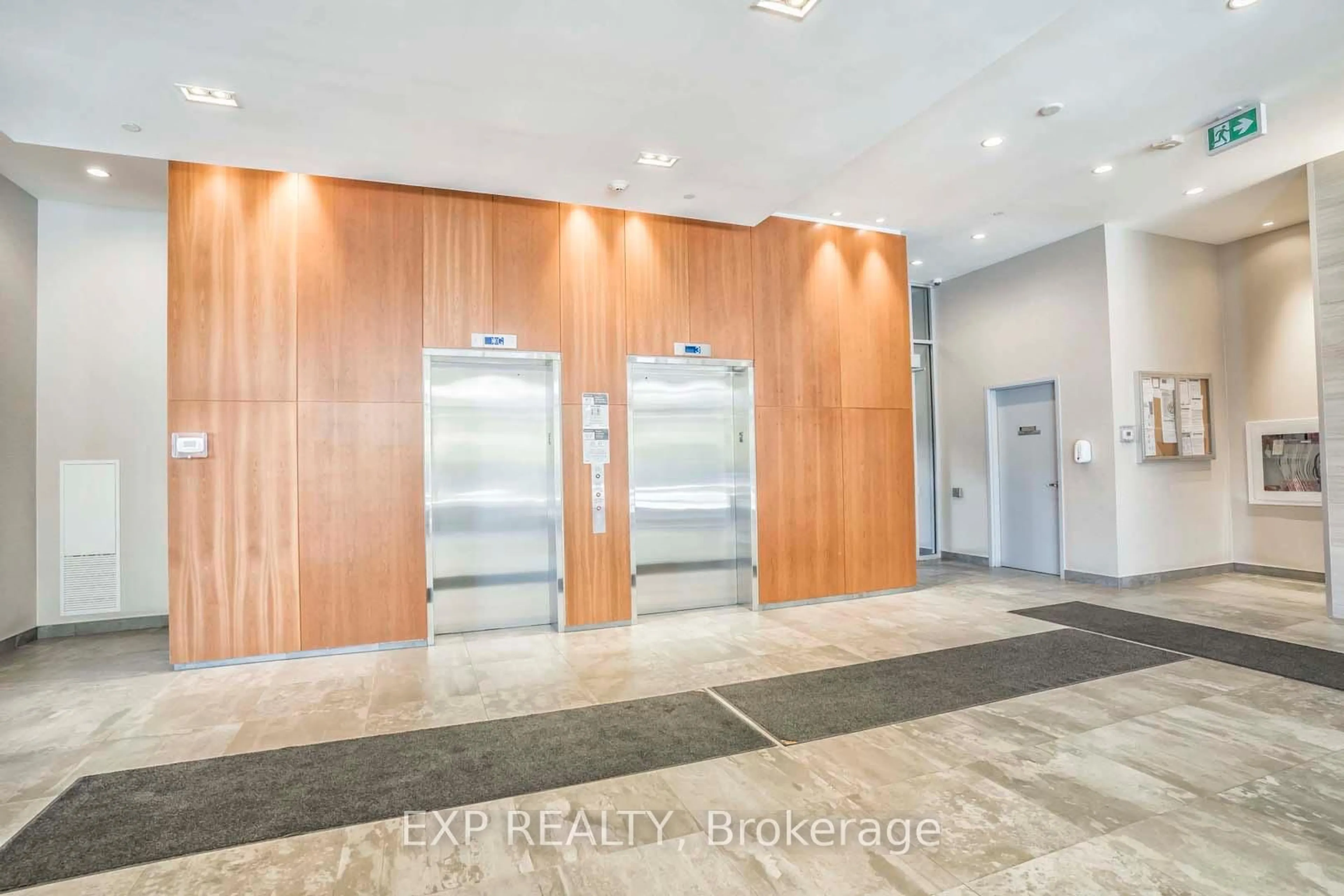 Indoor foyer for 2800 Keele St ##605, Toronto Ontario M3M 0B8