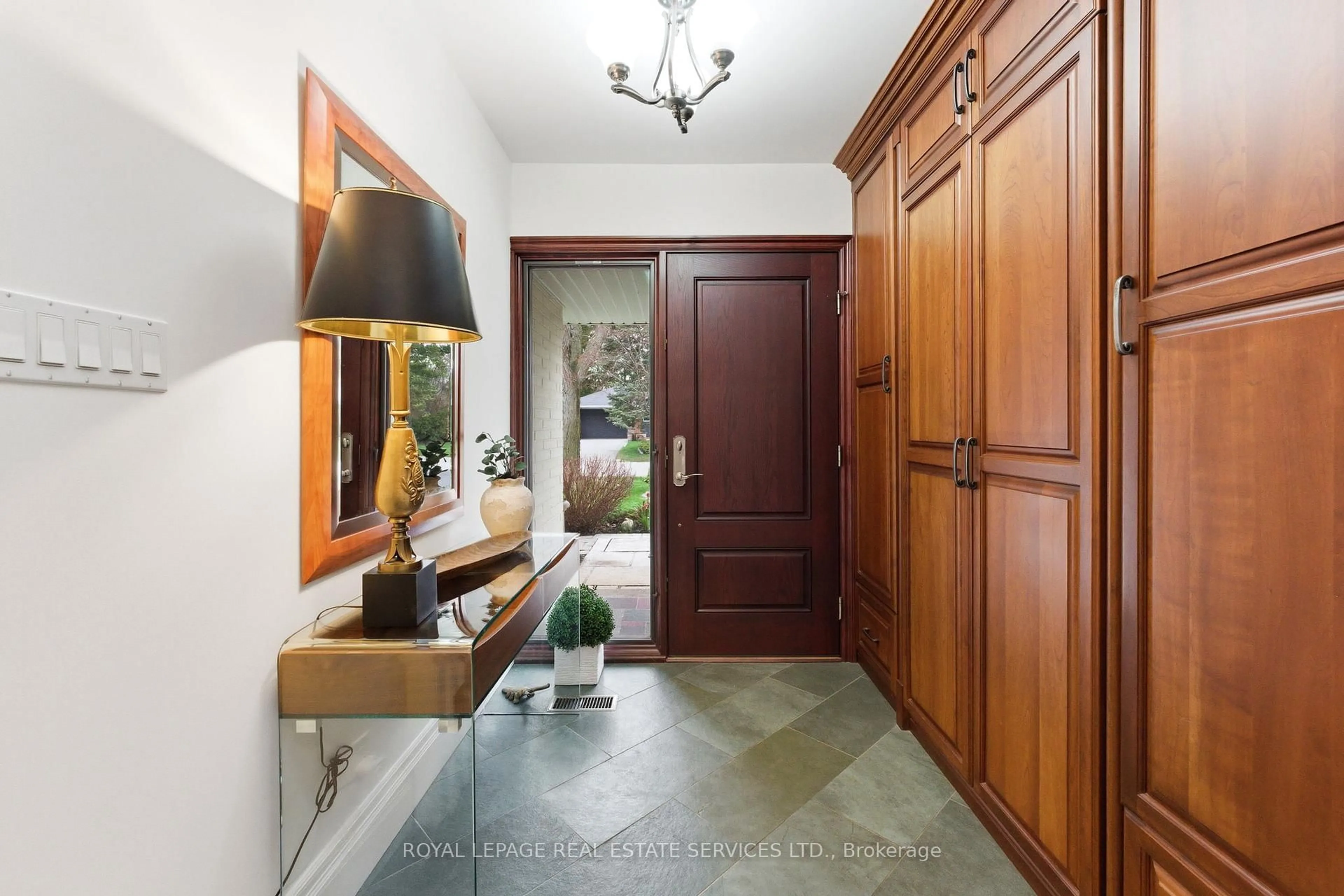 Indoor entryway for 21 Princess Anne Cres, Toronto Ontario M9A 2N9