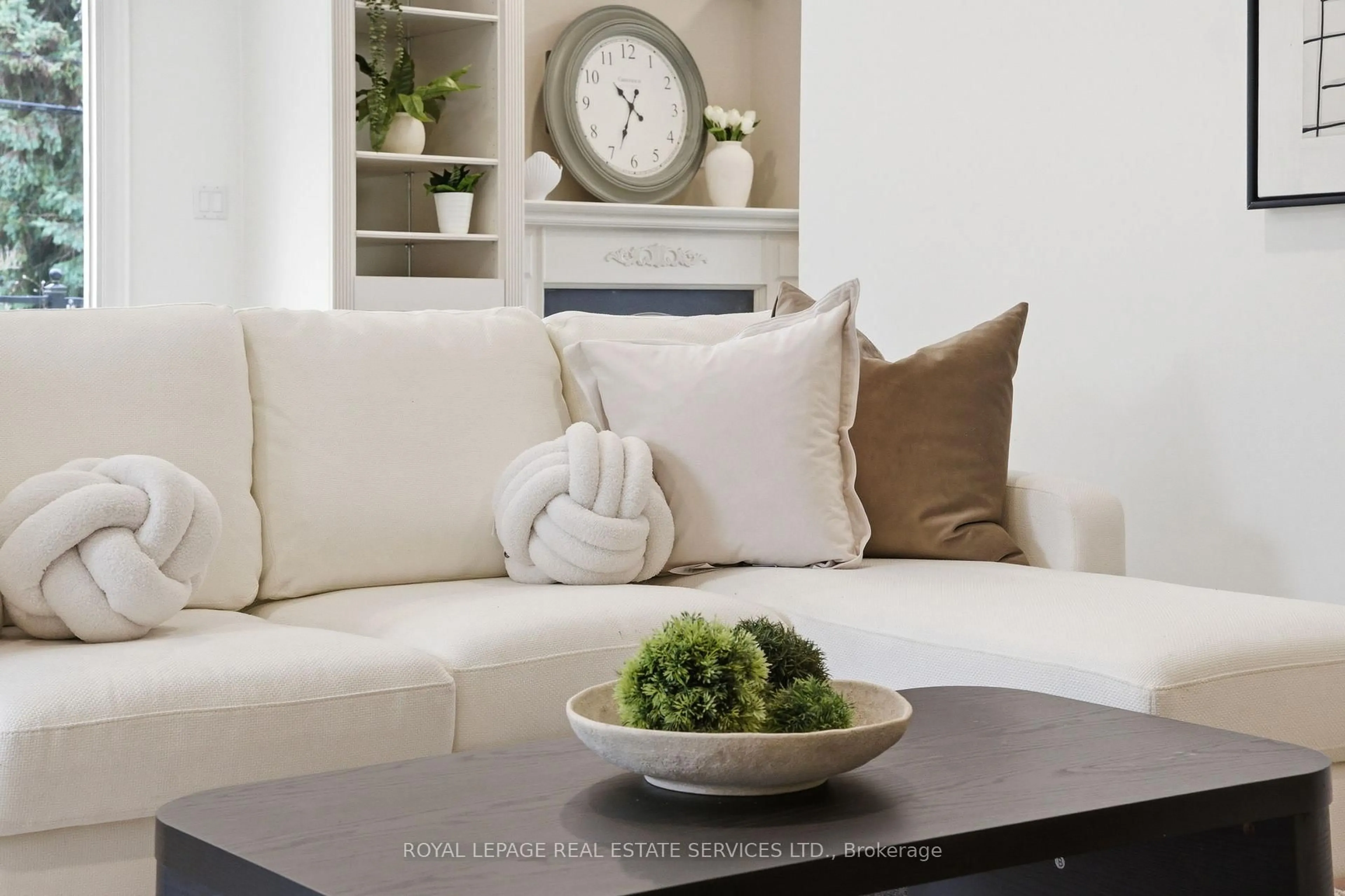 Living room with furniture, unknown for 21 Princess Anne Cres, Toronto Ontario M9A 2N9