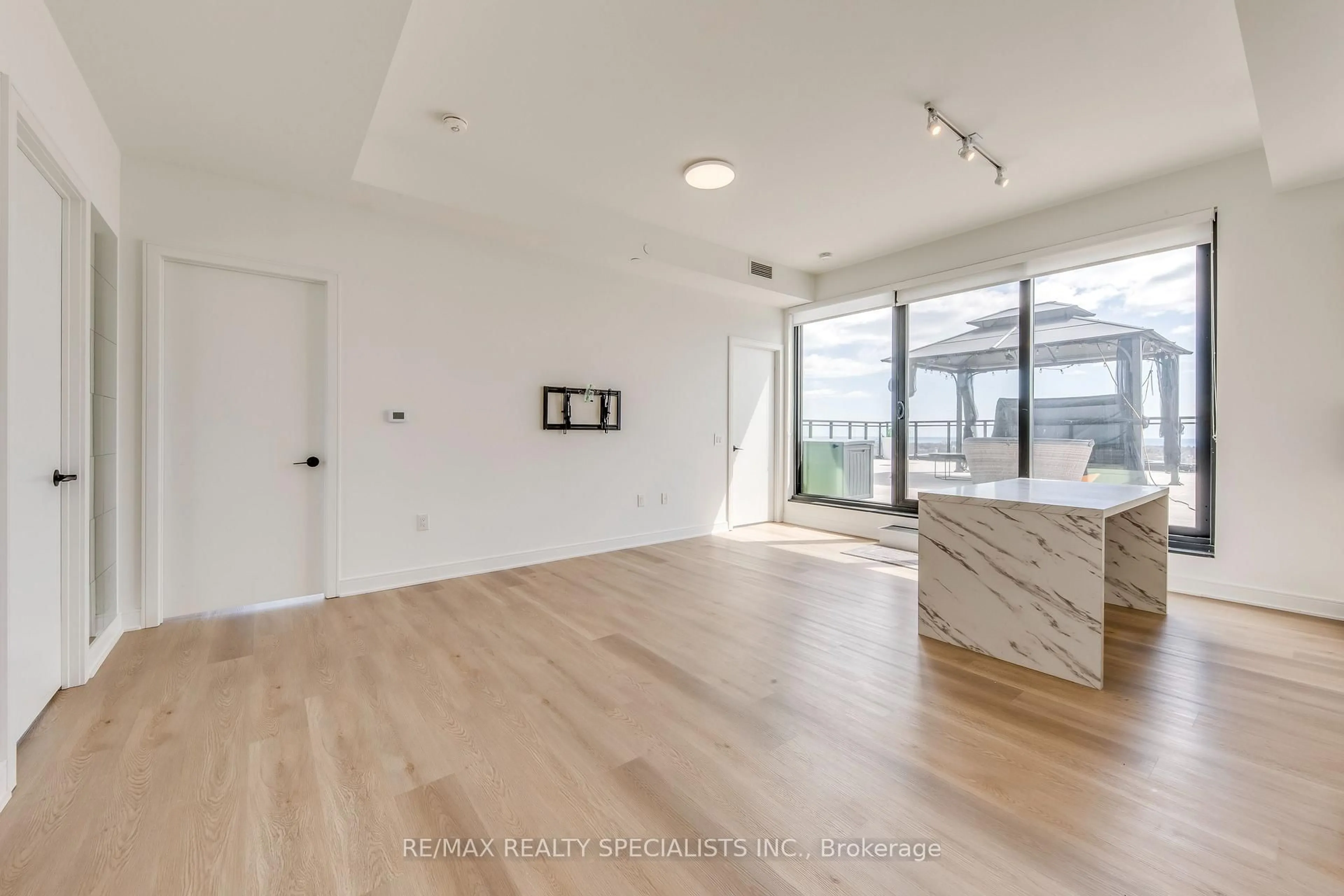 Unknown for 86 Dundas St #1711, Mississauga Ontario L5A 1W4