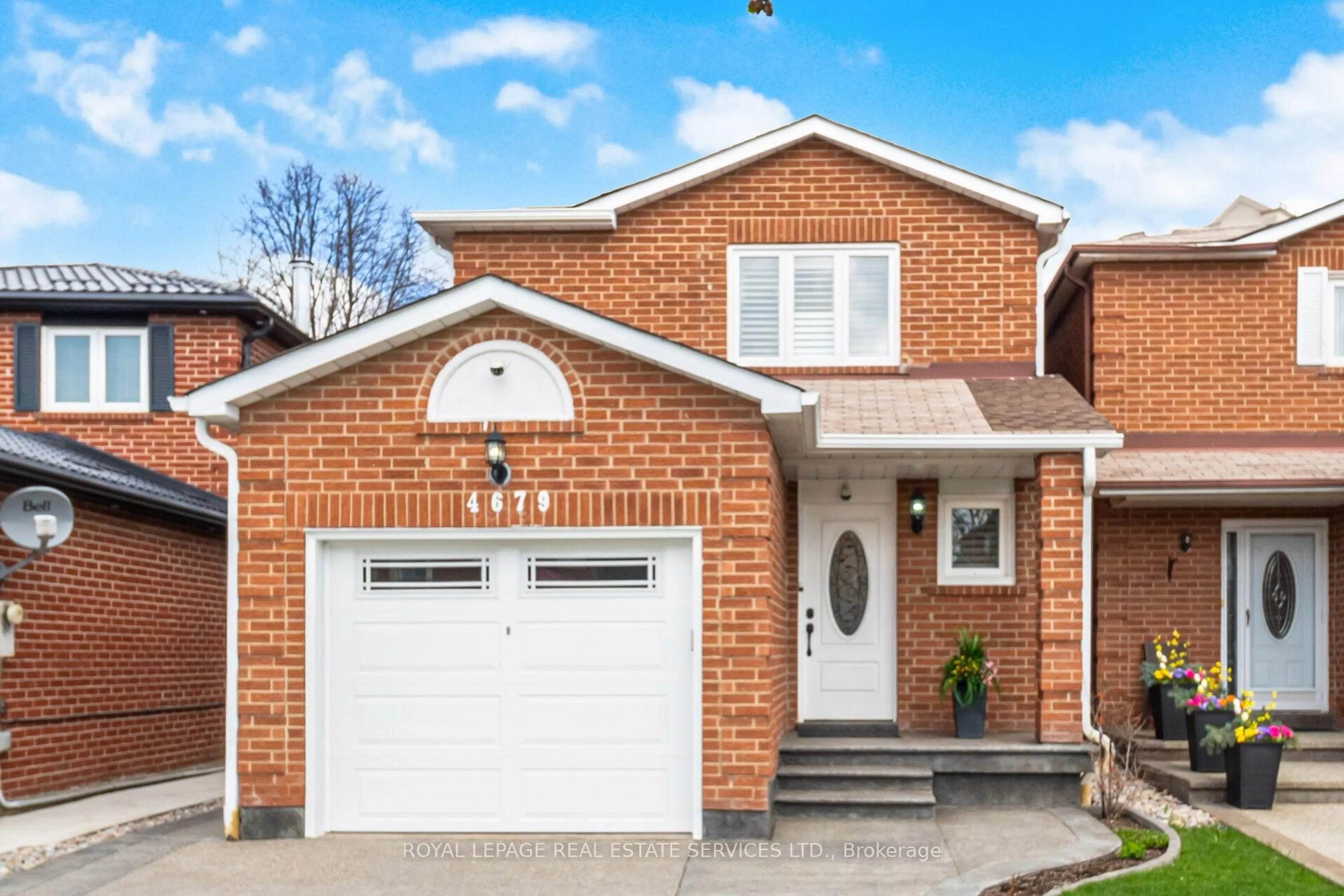 Home with brick exterior material, street for 4679 Drakestone Cres, Mississauga Ontario L5R 1K7