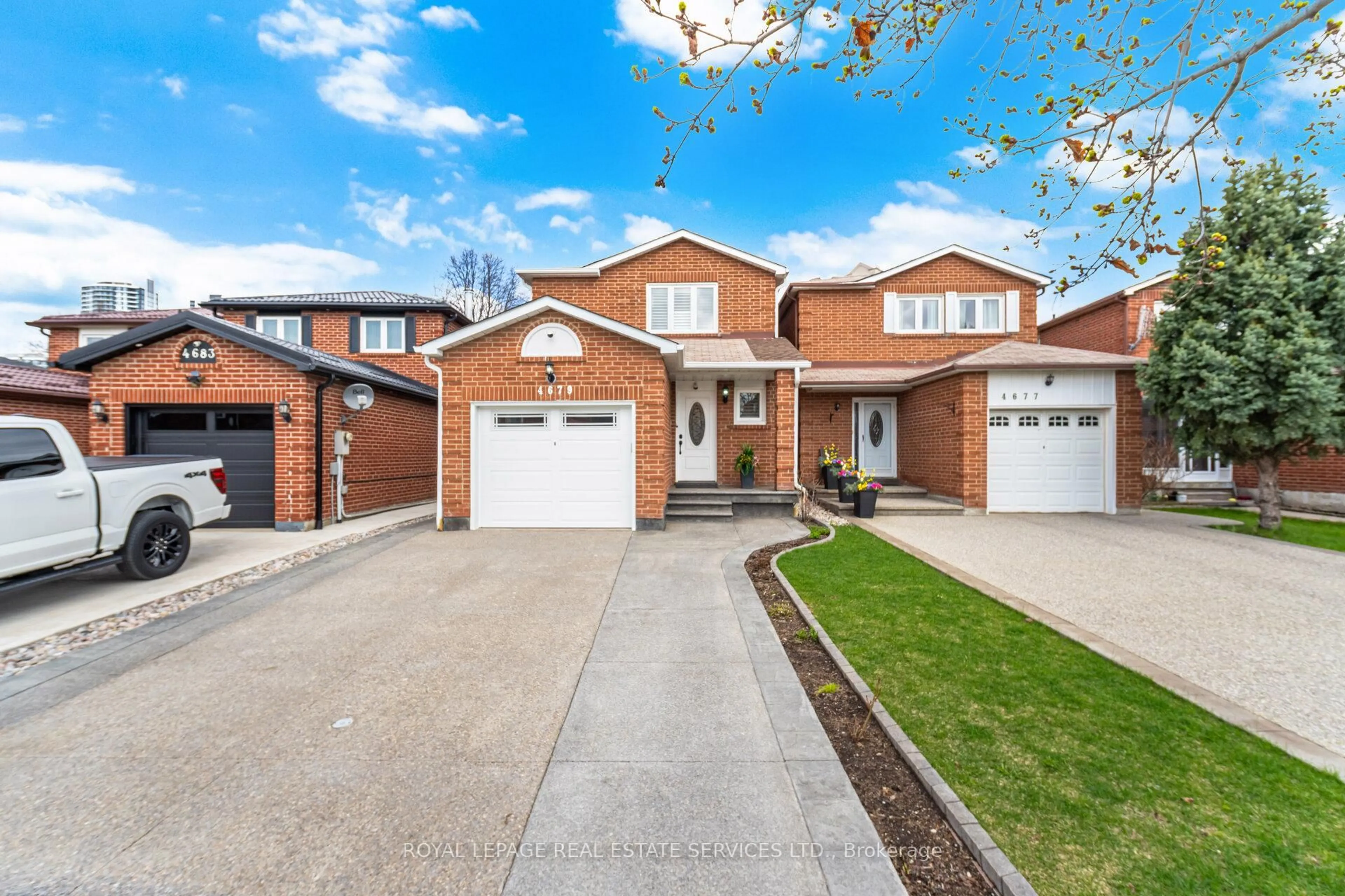 Home with brick exterior material, street for 4679 Drakestone Cres, Mississauga Ontario L5R 1K7