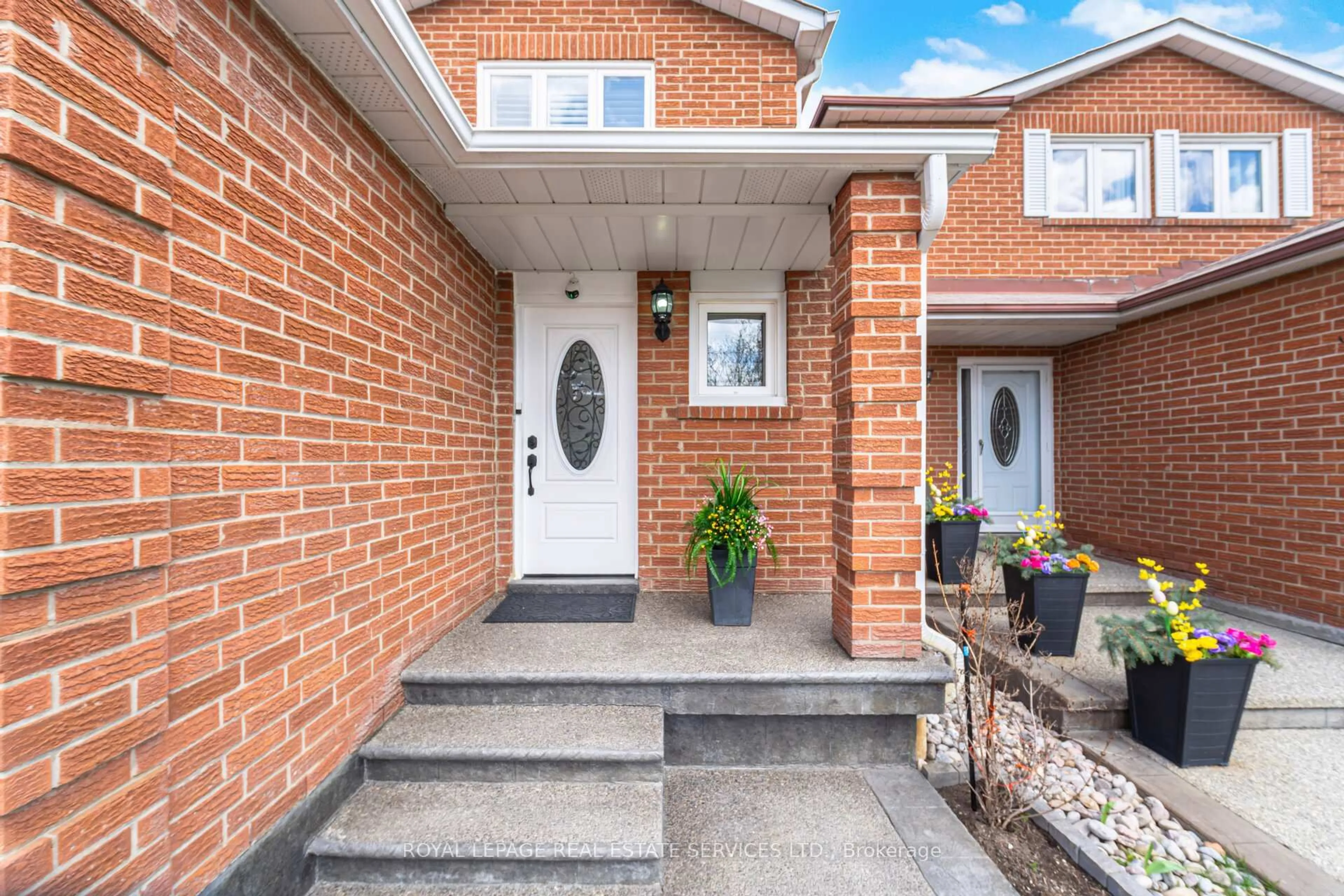 Home with brick exterior material, street for 4679 Drakestone Cres, Mississauga Ontario L5R 1K7
