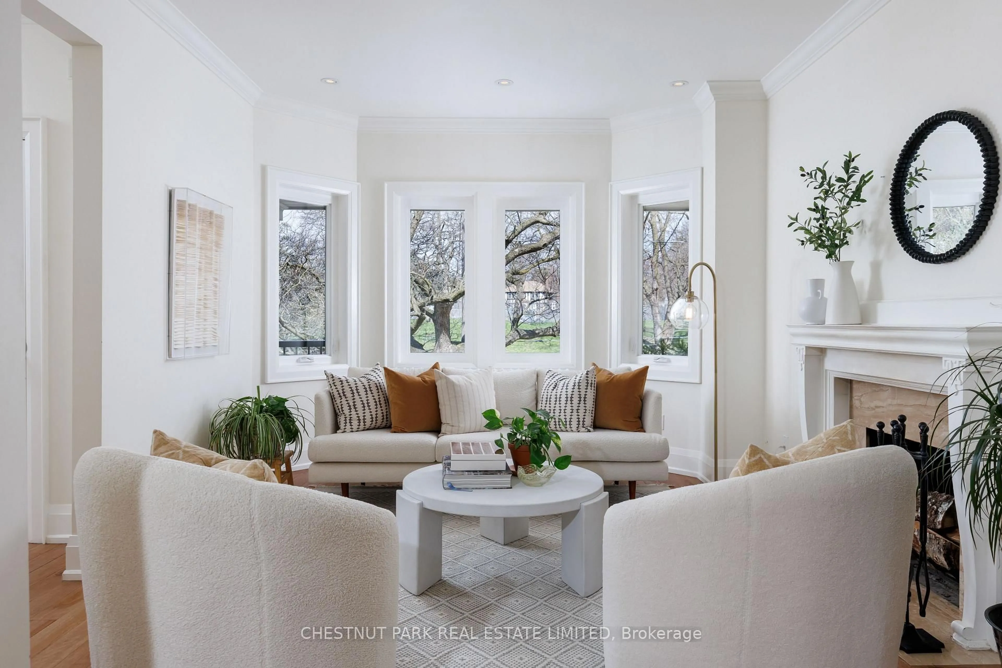 Living room with furniture, unknown for 179 Glendonwynne Rd, Toronto Ontario M6P 3E8