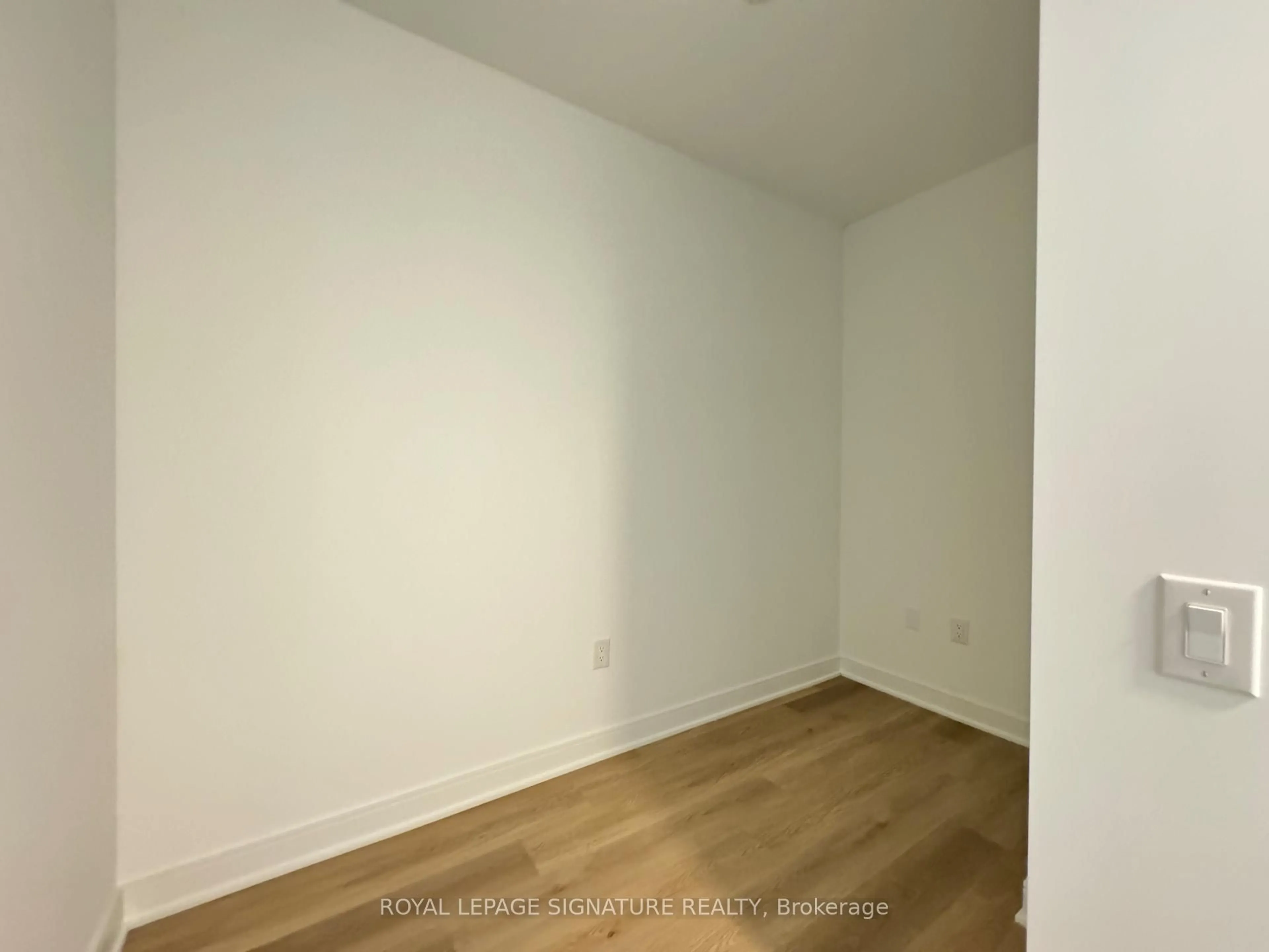 A pic of a room for 86 Dundas St #623, Mississauga Ontario L5A 1W4