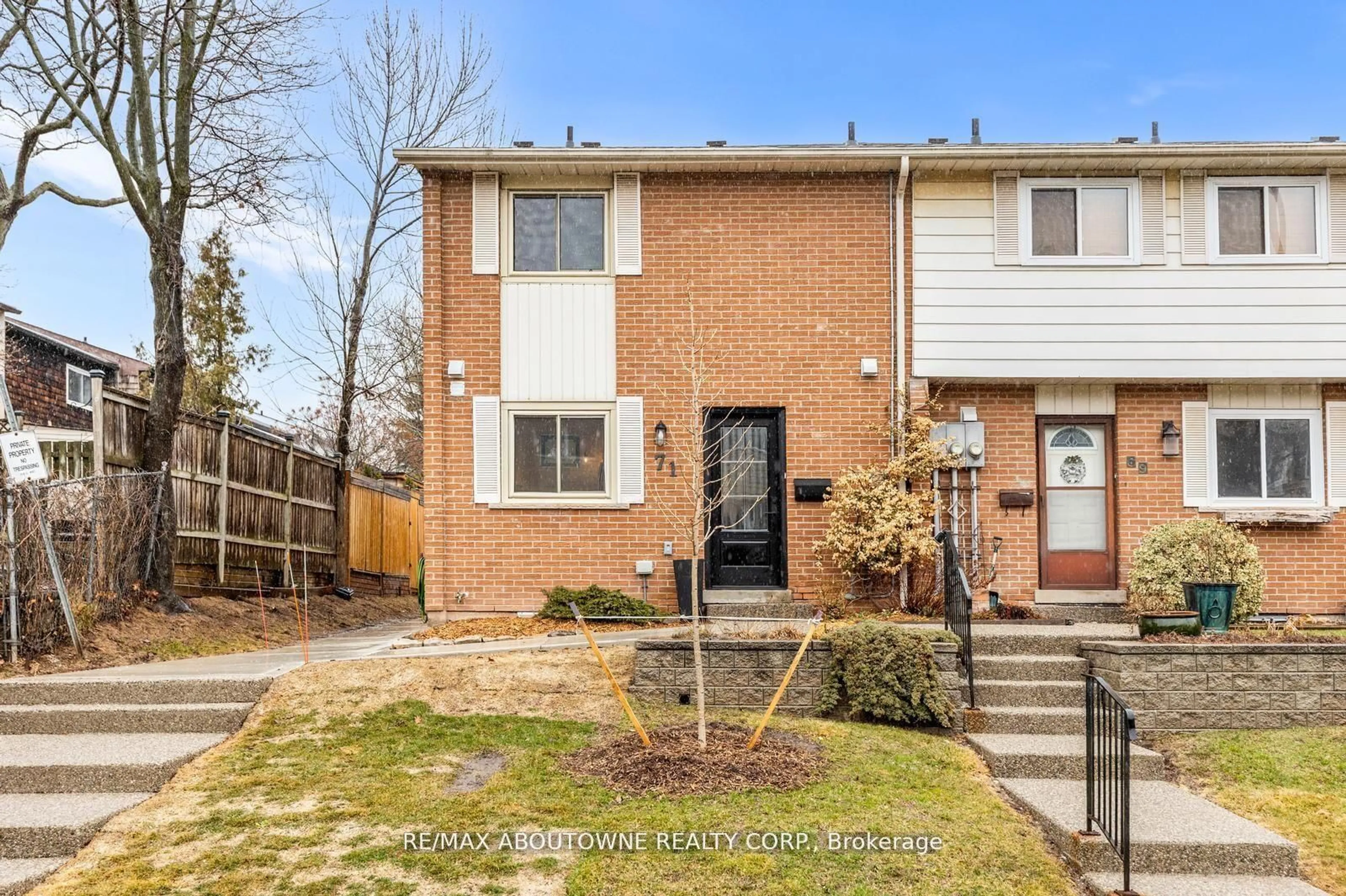 Home with brick exterior material, street for 71 Sarah Lane, Oakville Ontario L6L 3V2