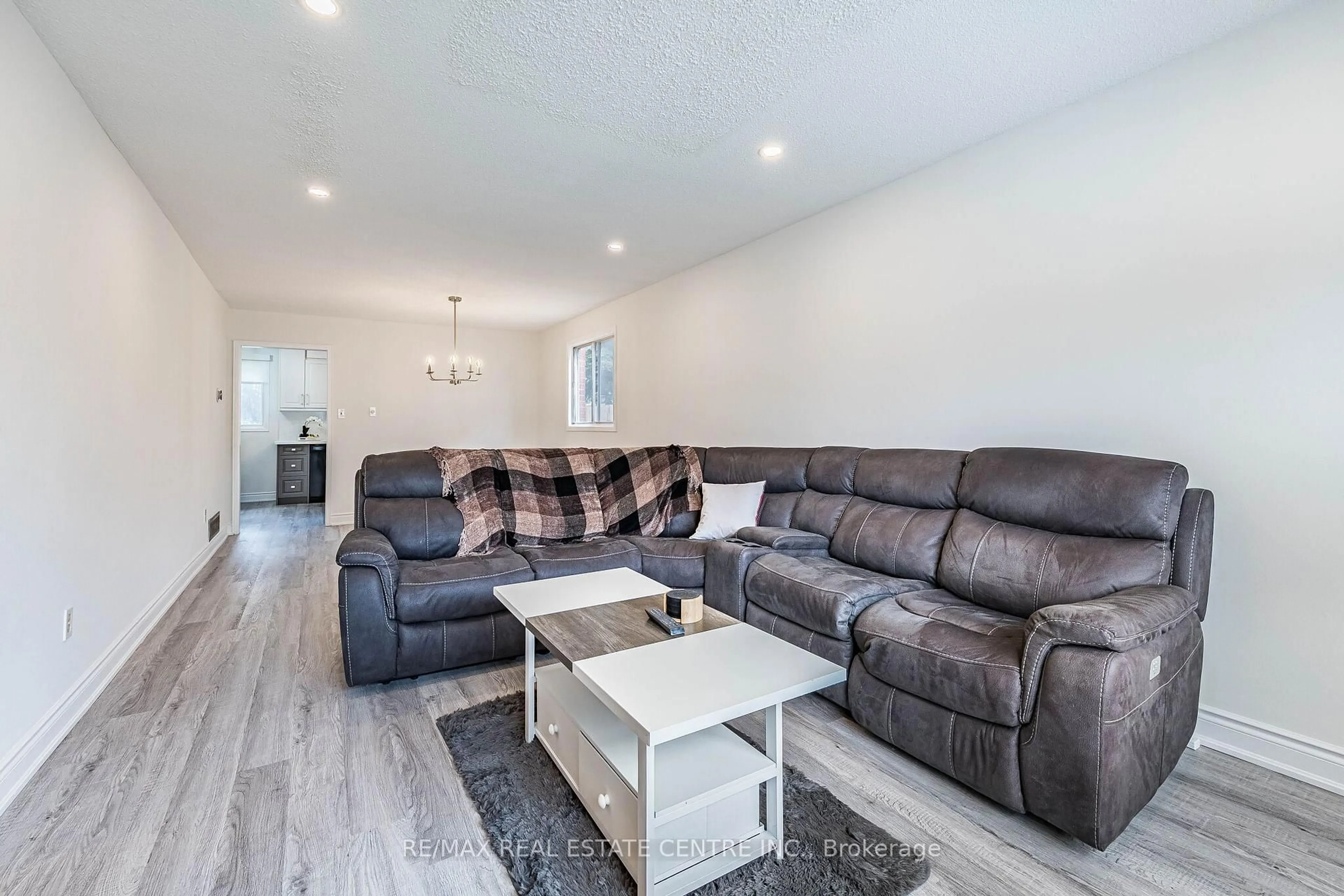 Living room with furniture, unknown for 11 Kirkland Rd, Brampton Ontario L6V 2W5