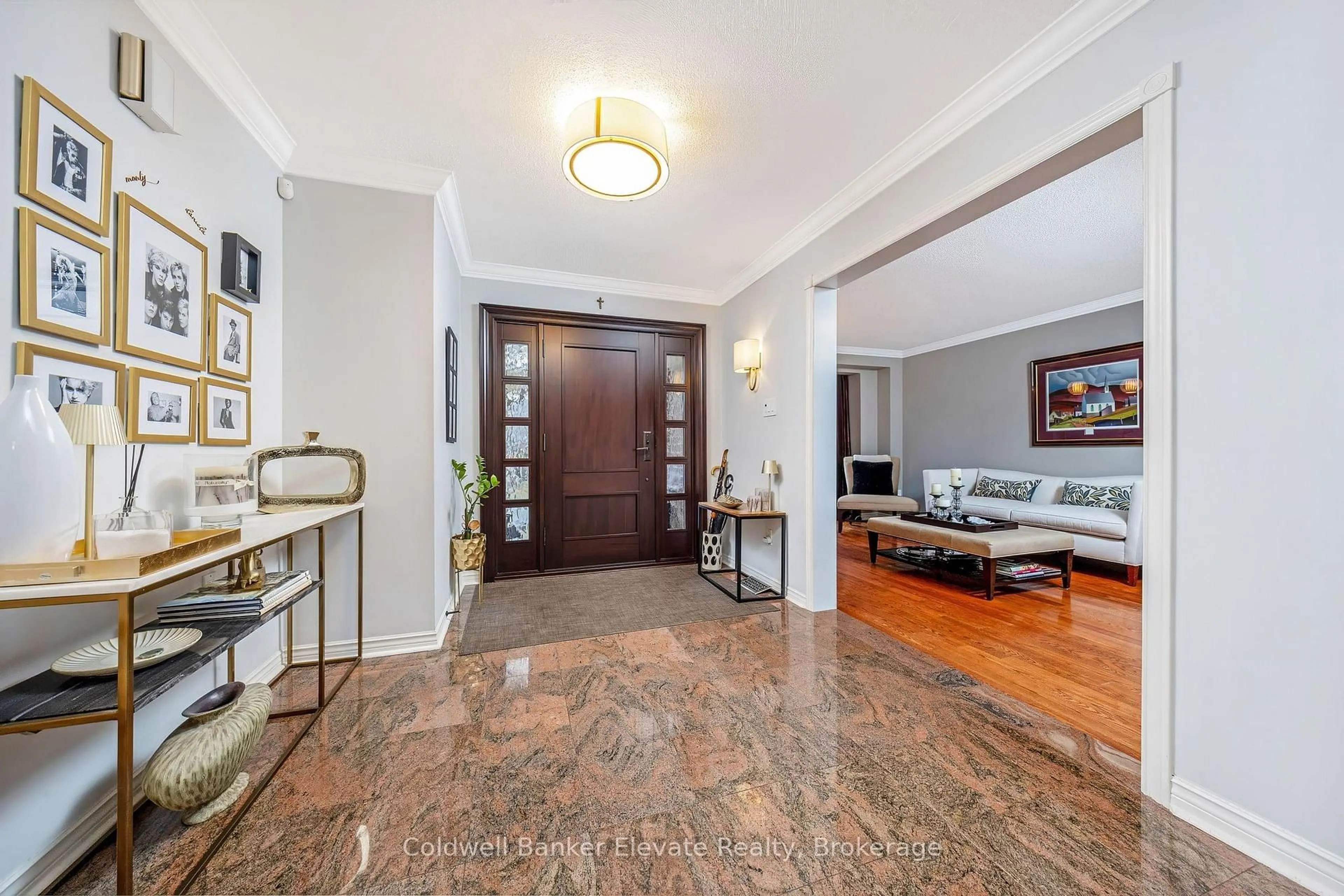 Indoor foyer for 1531 Polesden Dr, Mississauga Ontario L5G 4P8