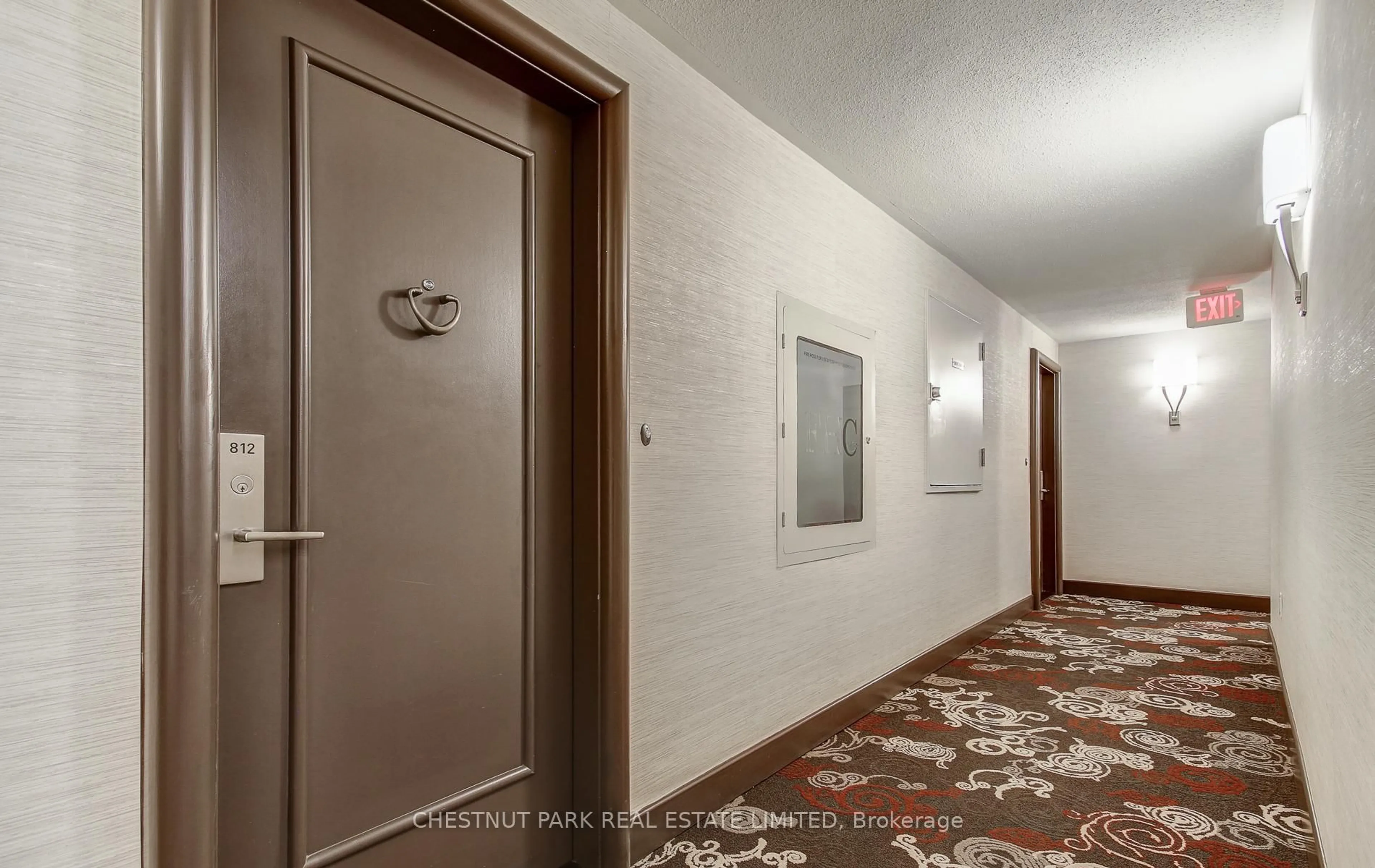 Indoor foyer for 1400 Dixie Rd #812, Mississauga Ontario L5E 3E1