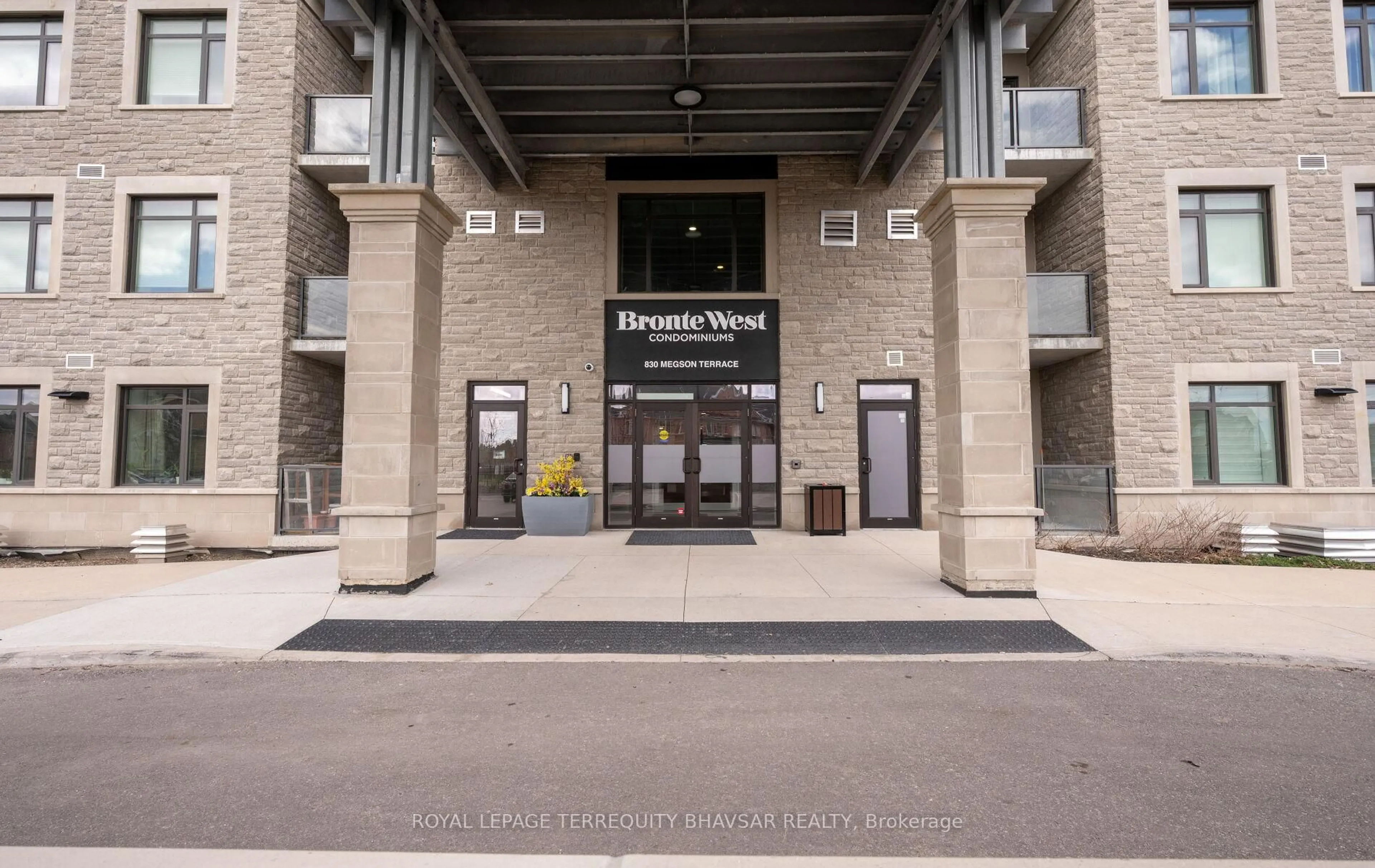 Indoor foyer for 830 Megson Terr #621, Milton Ontario L9T 9M7