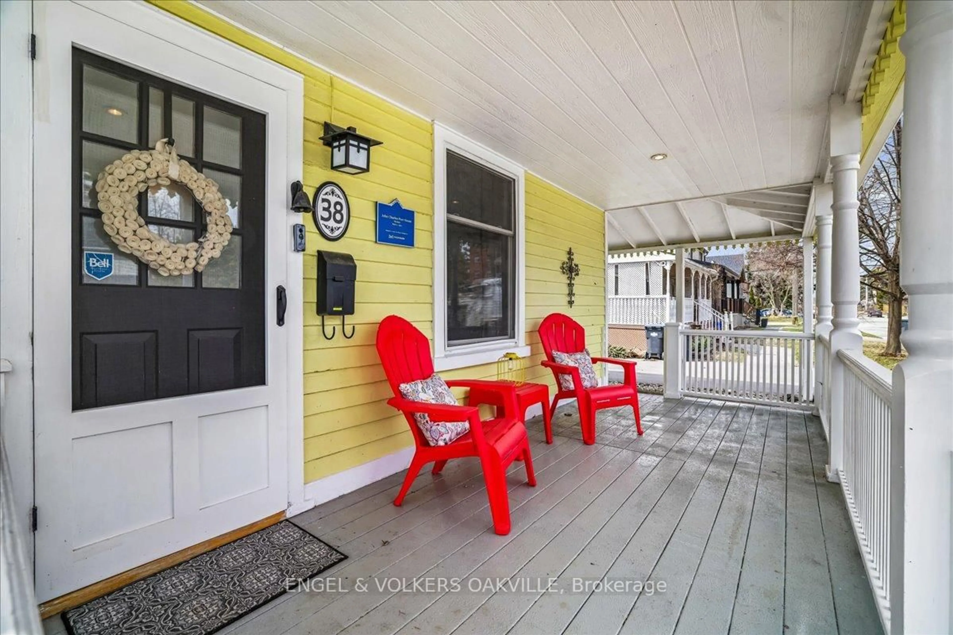 Patio, street for 38 John St, Mississauga Ontario L5H 2E6