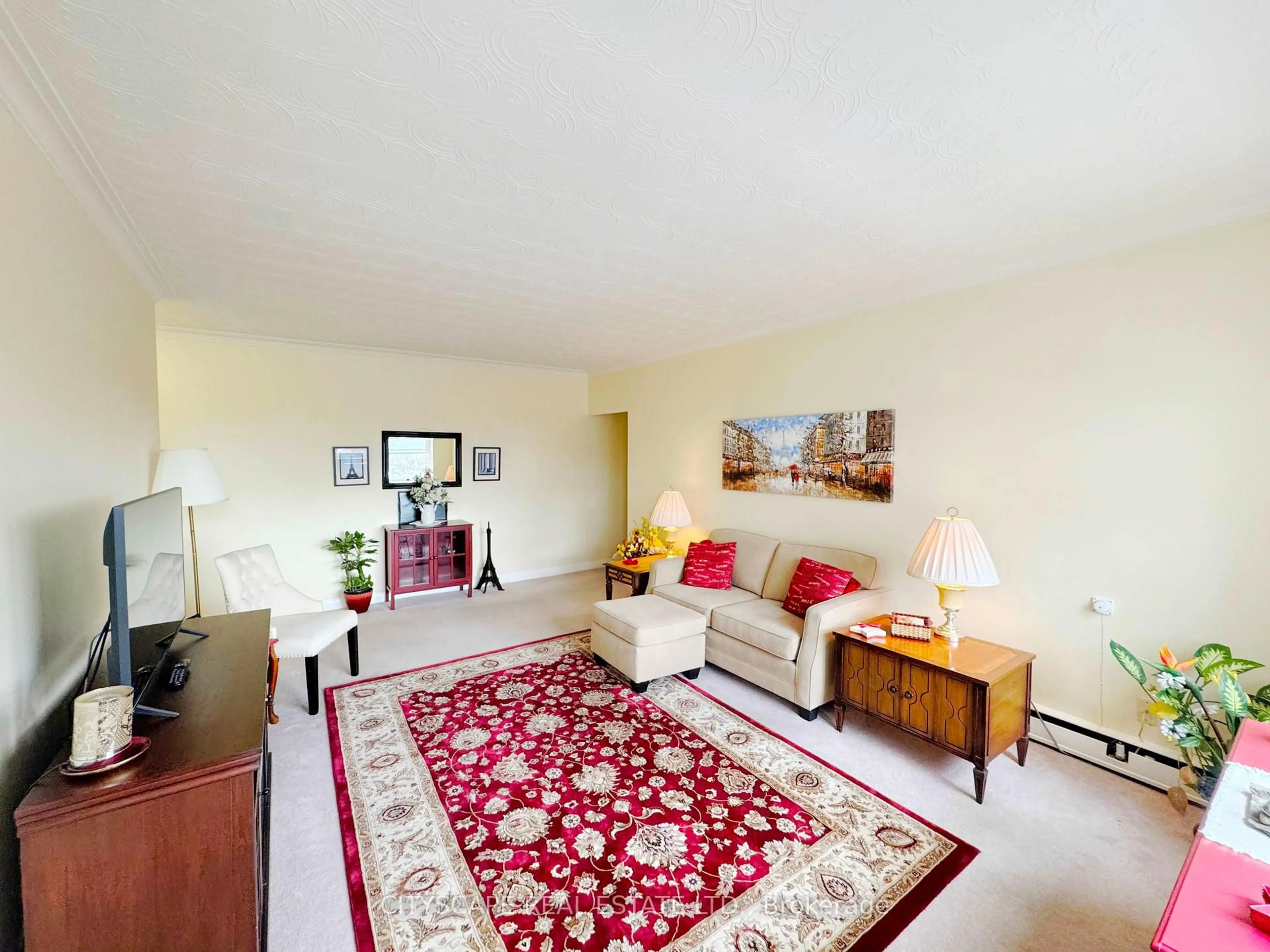 Living room with furniture, carpet floor for 824 Brant St #25, Burlington Ontario L7R 2J5