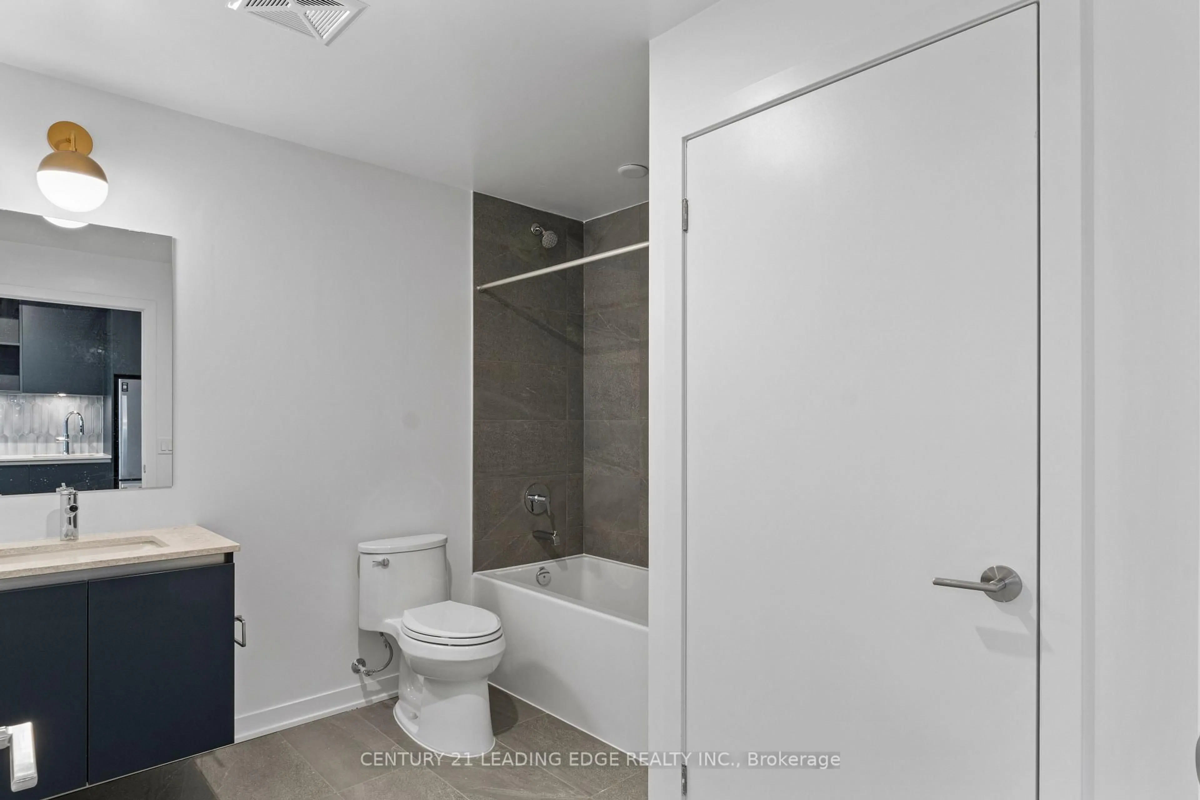 Standard bathroom, unknown for 395 Dundas St #614, Oakville Ontario L6M 5R8
