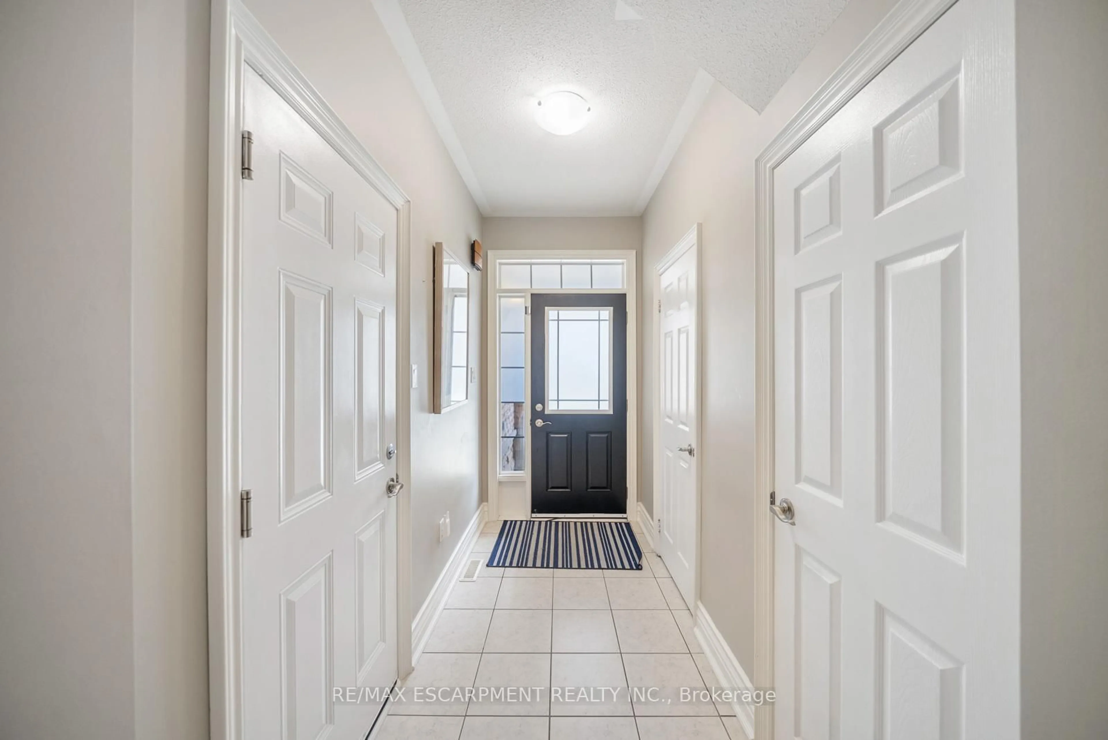 Indoor entryway for 4196 Rawlins Common, Burlington Ontario L7M 0B5