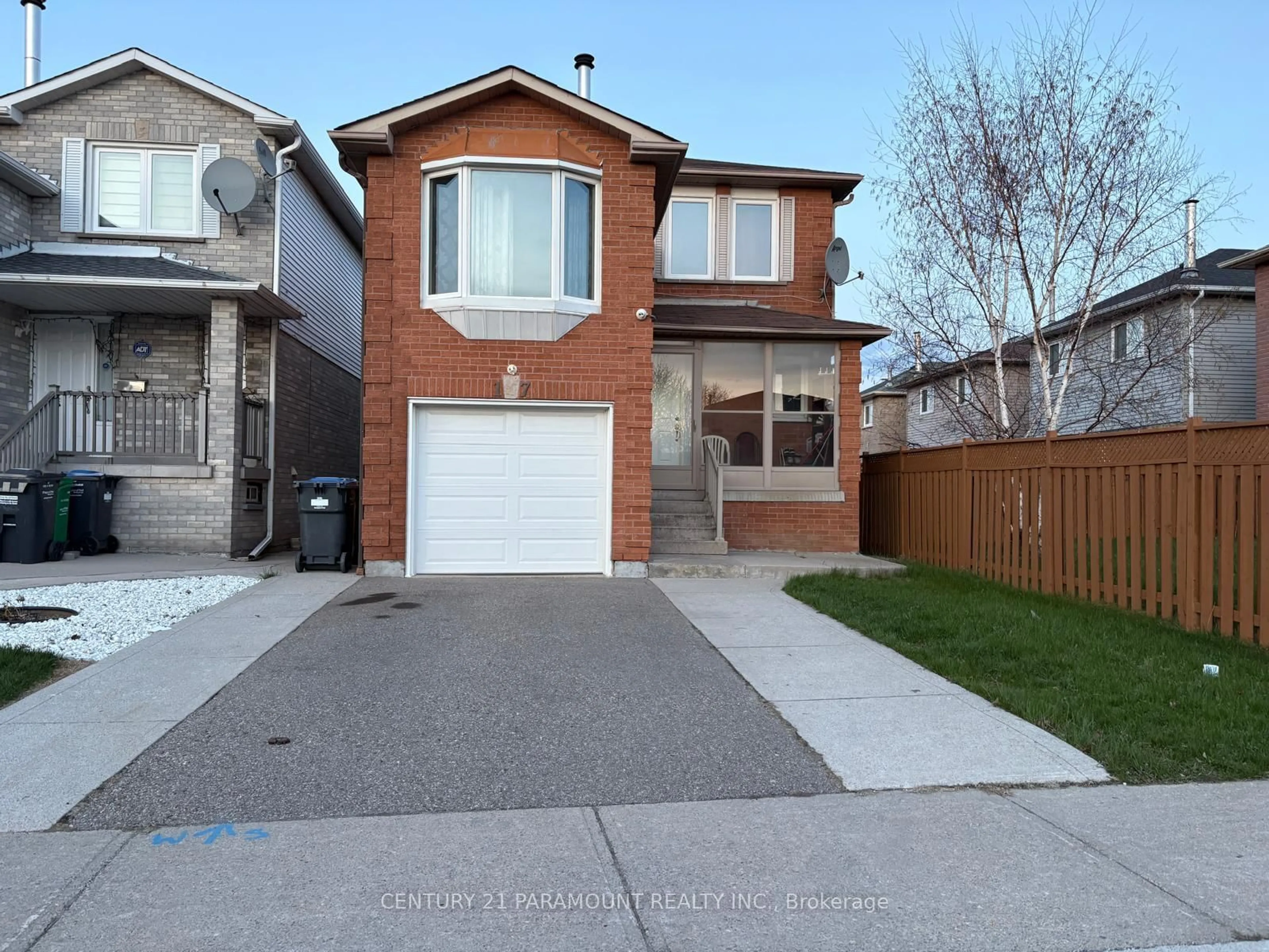 Home with vinyl exterior material, street for 17 Timberlane Dr, Brampton Ontario L6Y 3Y6