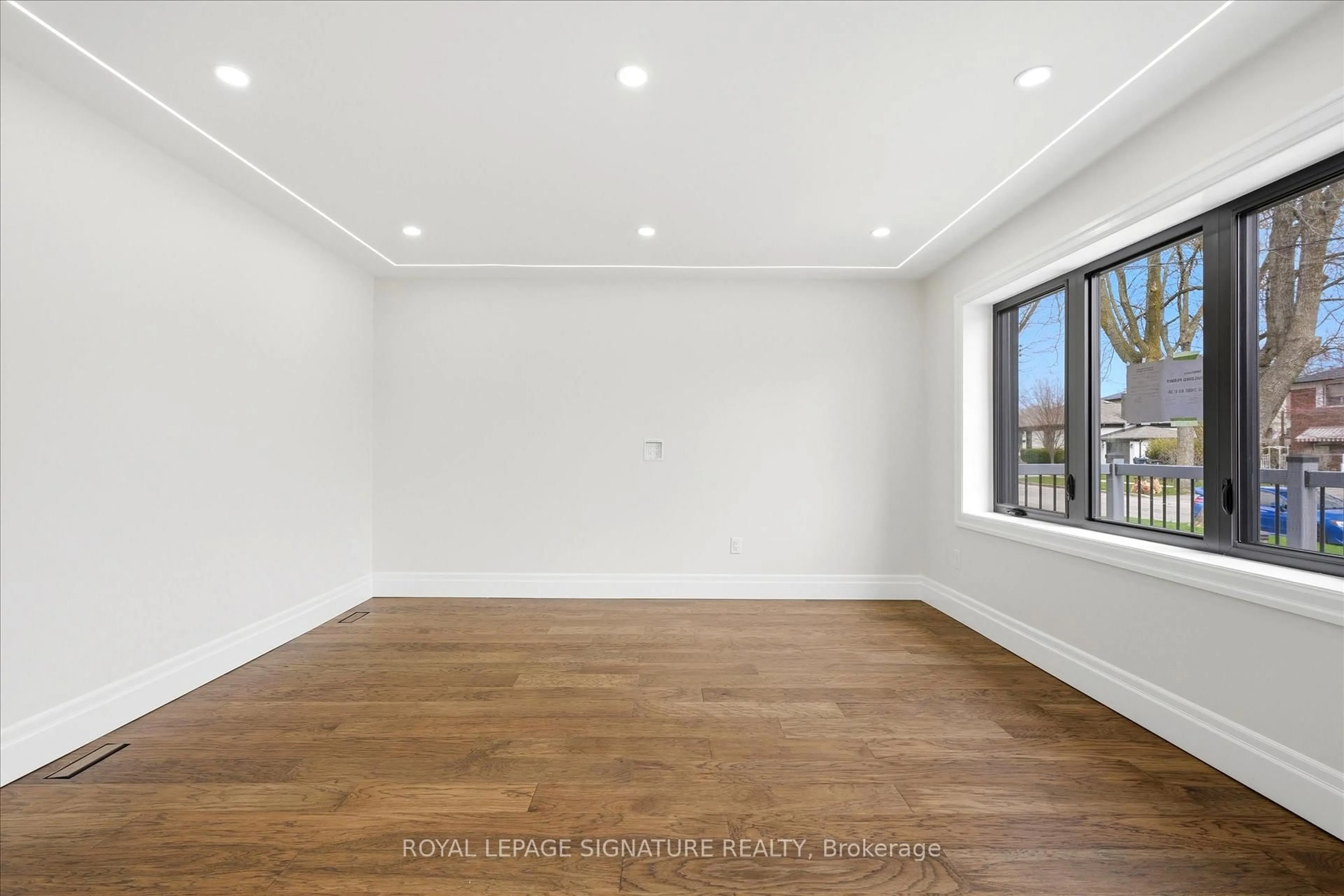 A pic of a room for 24 Treeview Dr, Toronto Ontario M8W 4B9