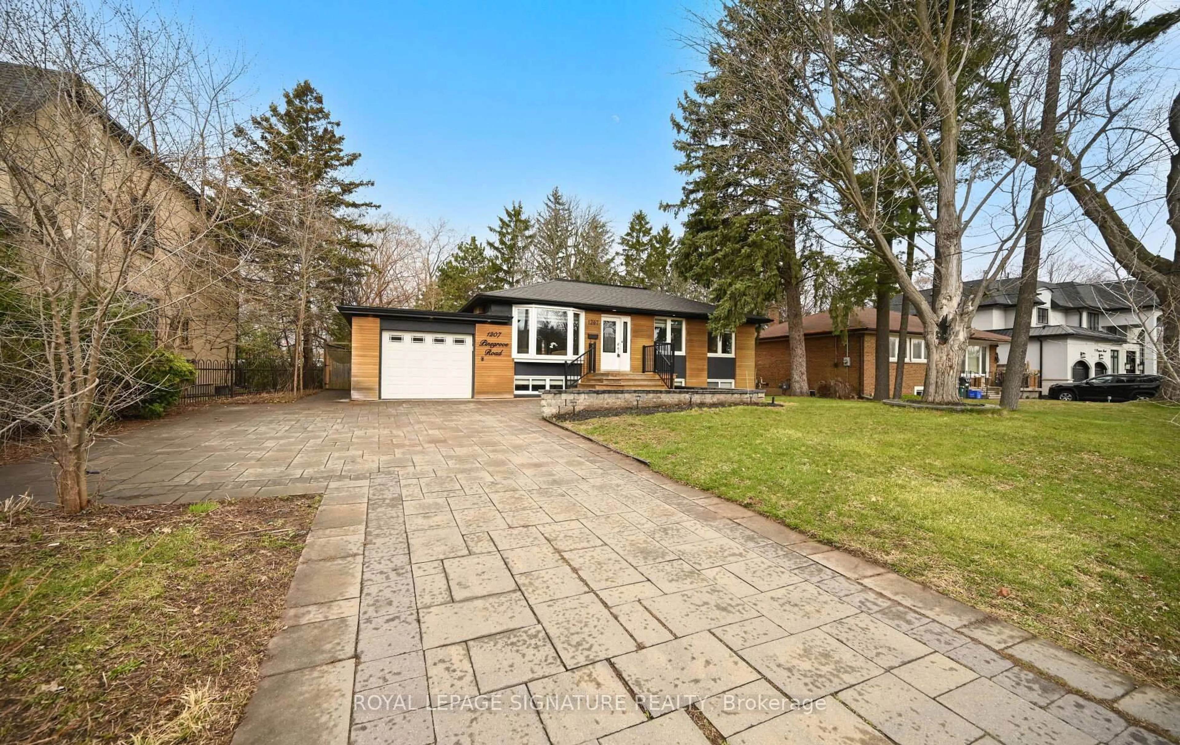 Unknown for 1207 Pinegrove Rd, Oakville Ontario L6L 2W8