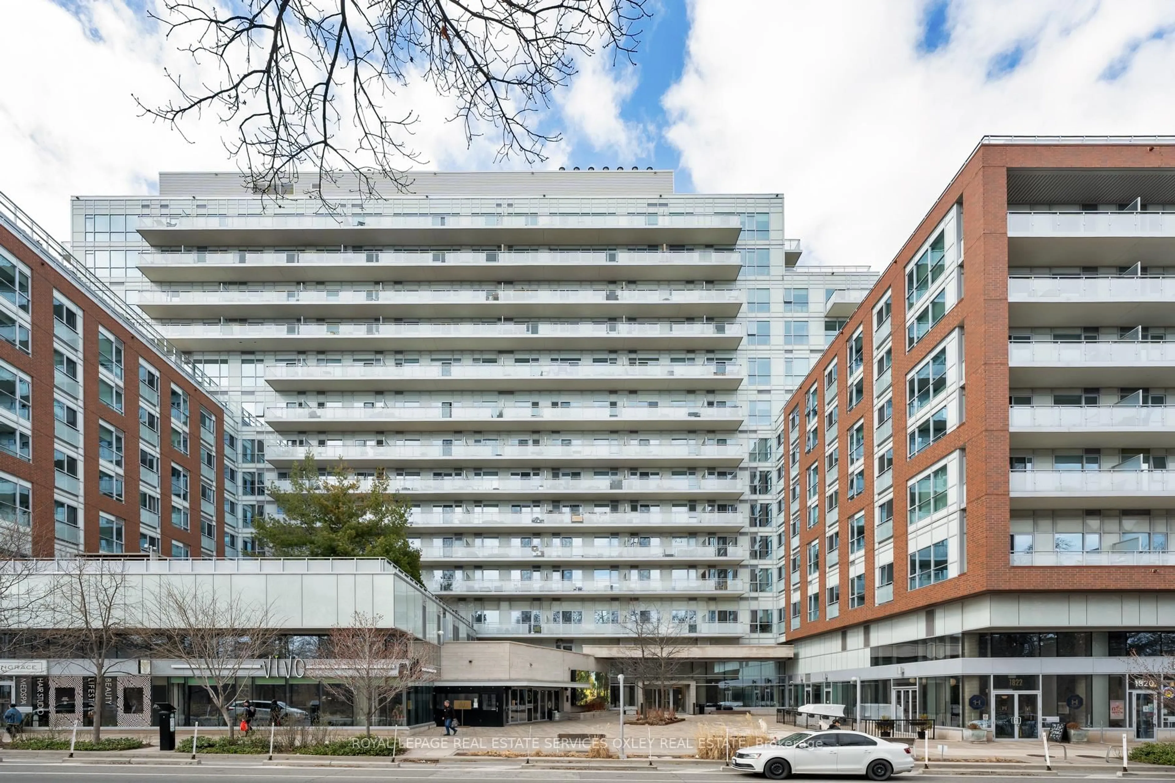 Patio, building for 1830 Bloor St #312, Toronto Ontario M6P 0A2