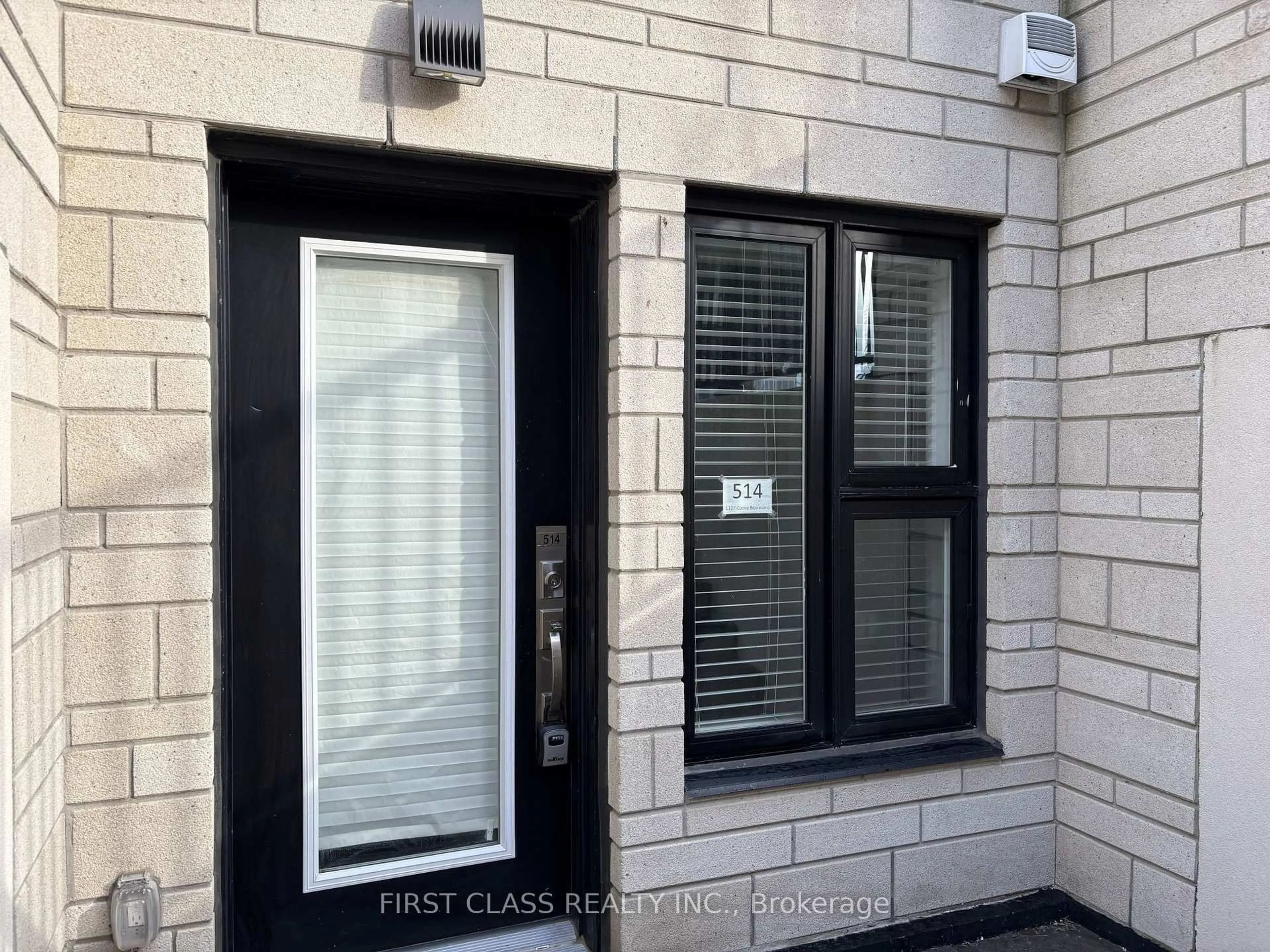 Home with vinyl exterior material, street for 1127 Cooke Blvd #514, Burlington Ontario L7T 4A8