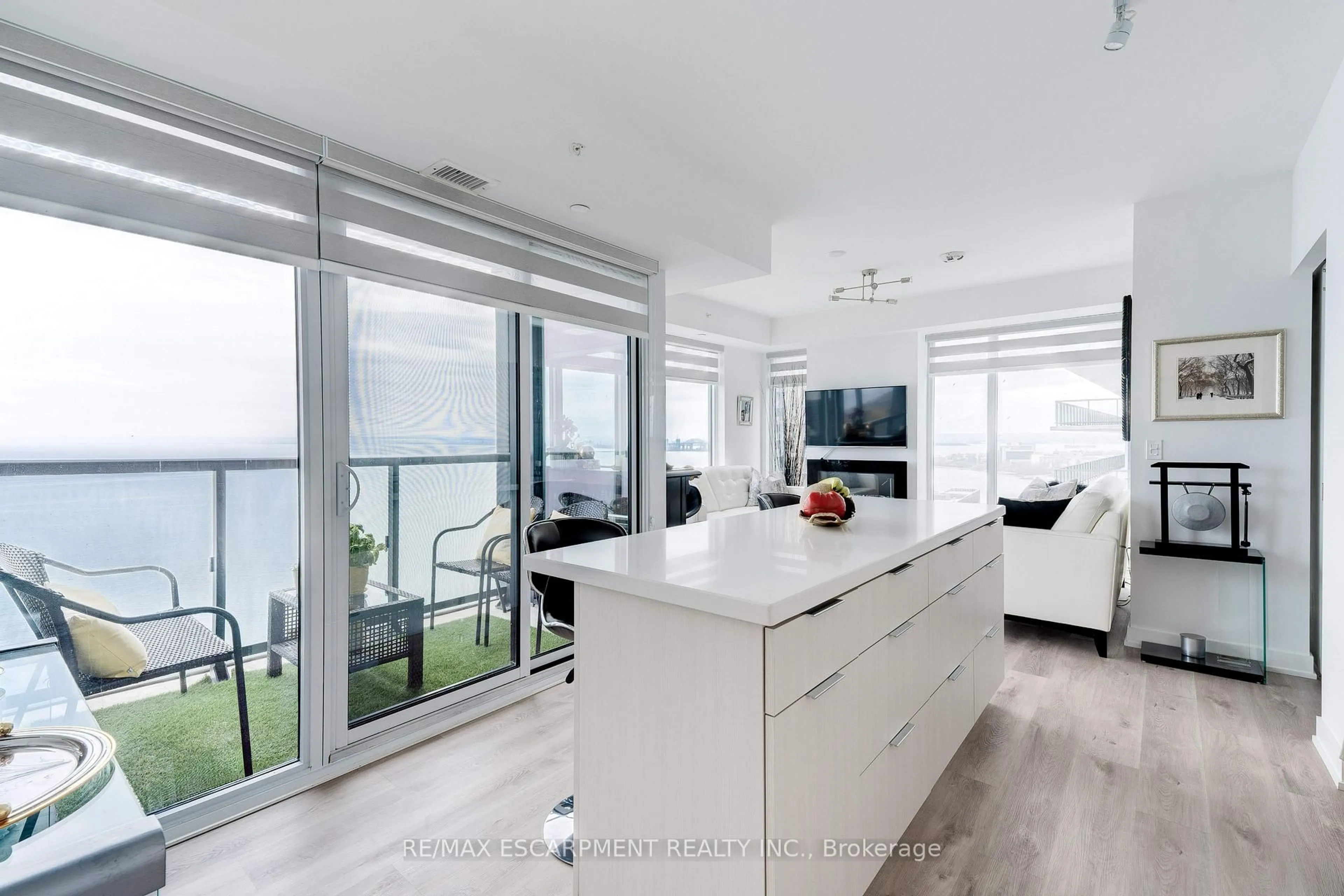 Contemporary kitchen, unknown for 370 Martha St #1707, Burlington Ontario L7R 0G9