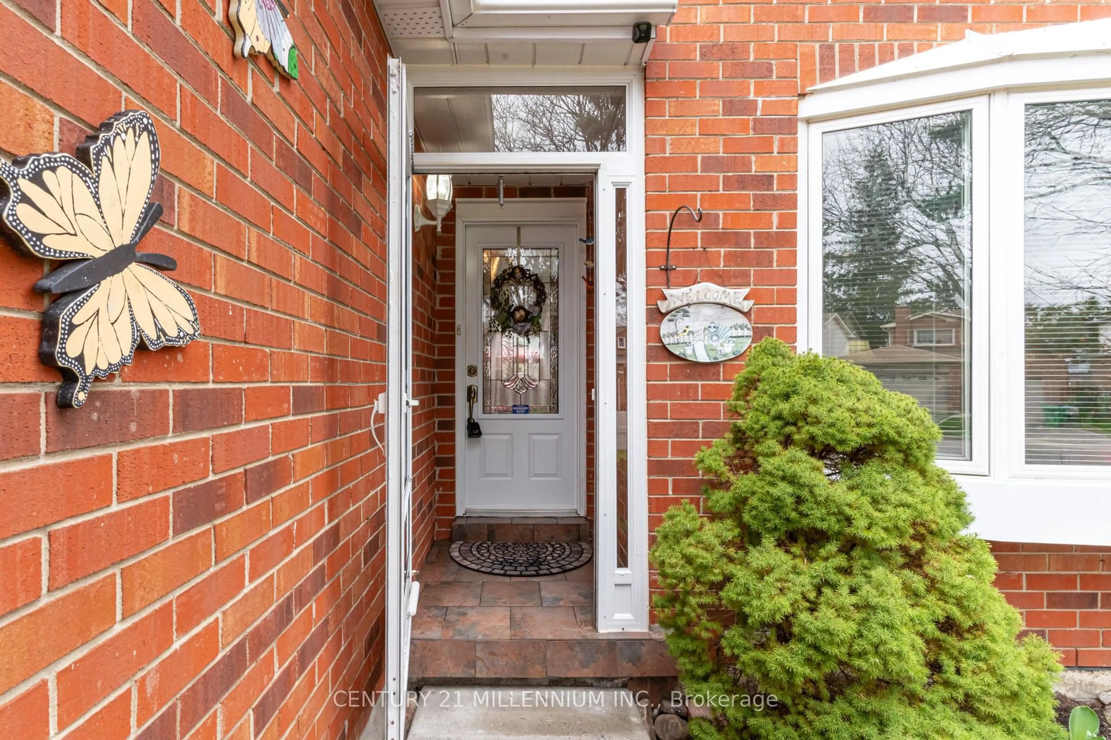 Indoor entryway for 7 Oleander Cres, Brampton Ontario L6Z 2C1