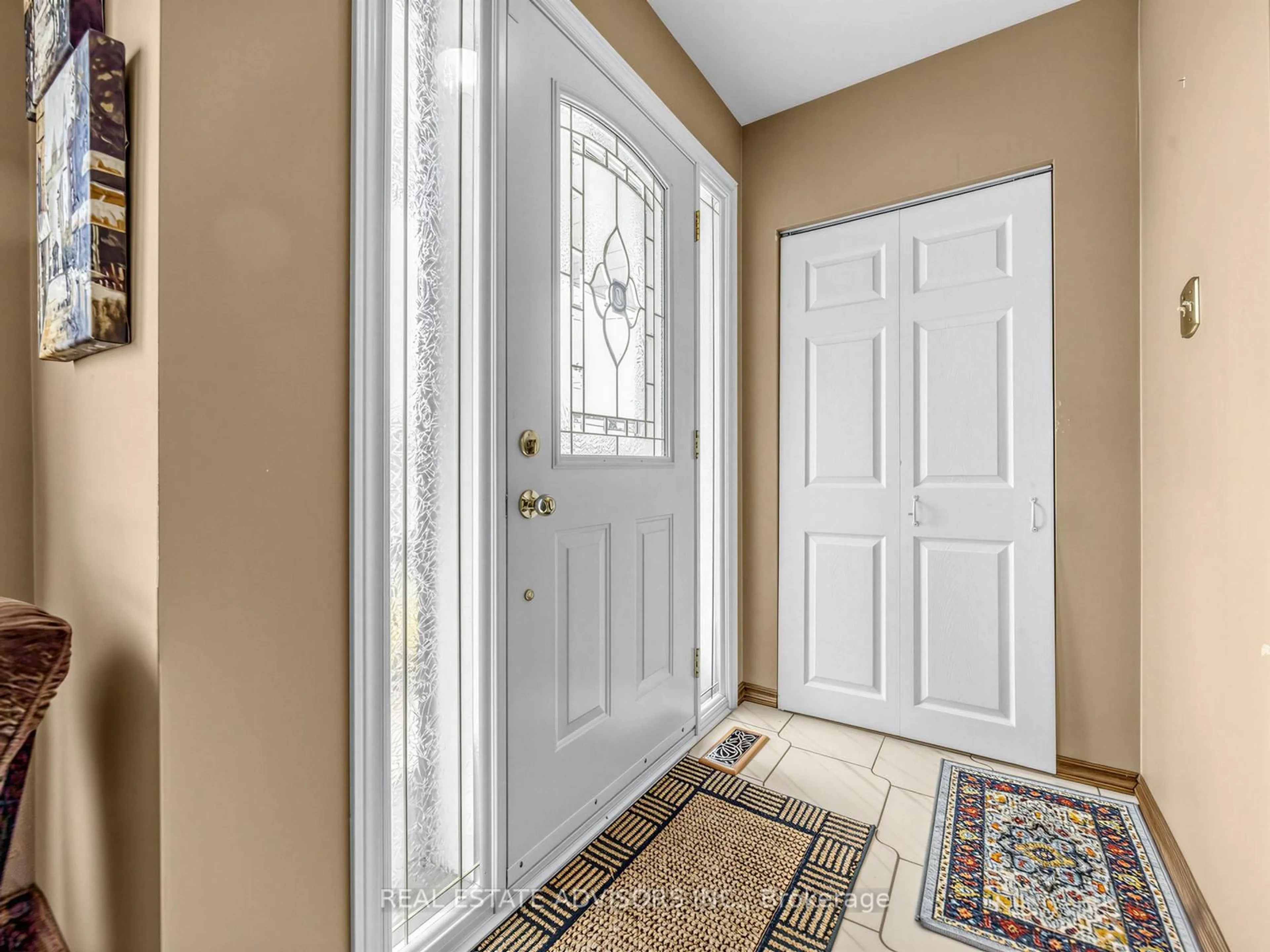 Indoor entryway for 175 Lindylou Rd, Toronto Ontario M9M 2B8