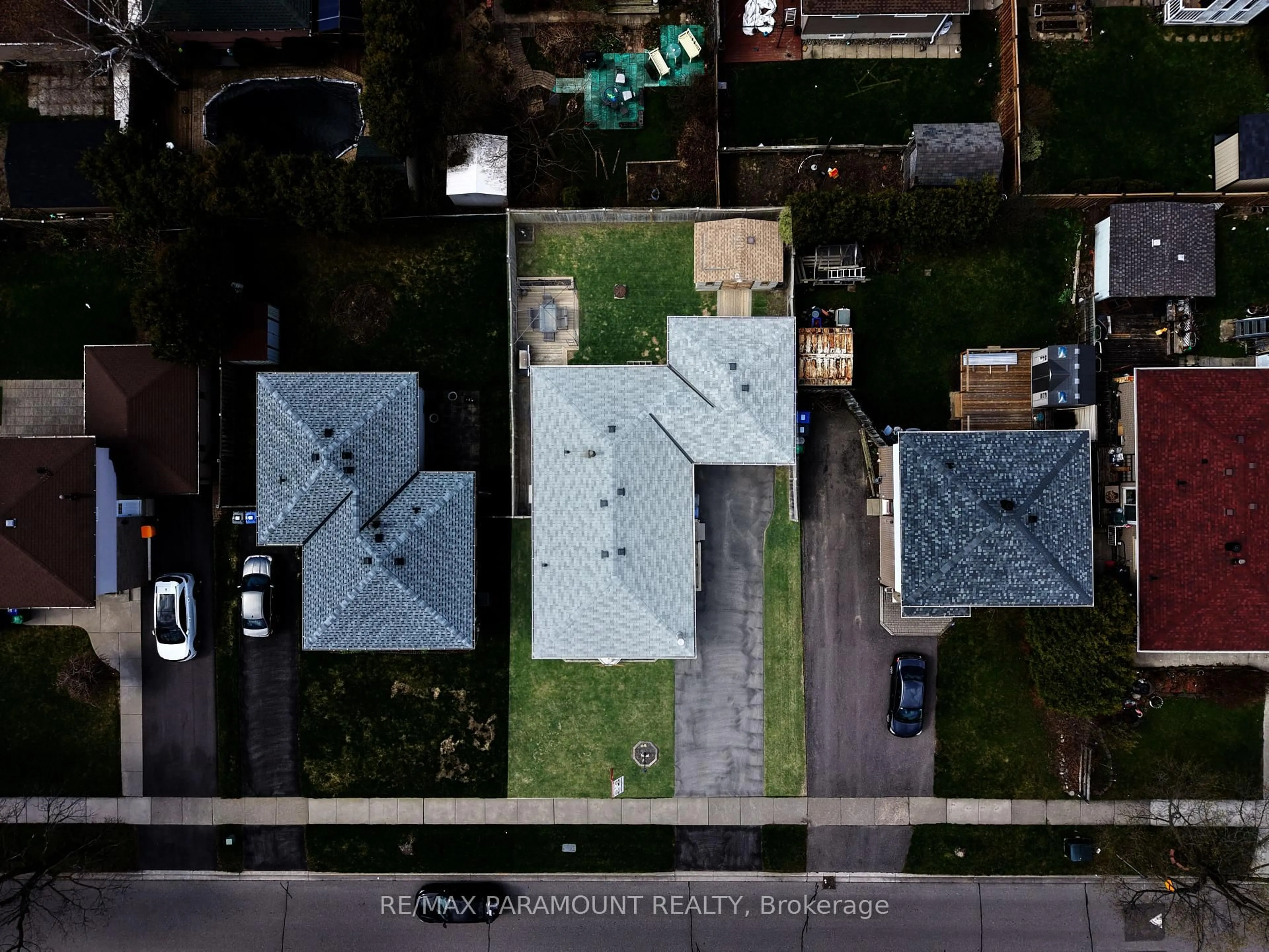 A pic from outside/outdoor area/front of a property/back of a property/a pic from drone, street for 202 ARCHDEKIN Dr, Brampton Ontario L6V 1Z1