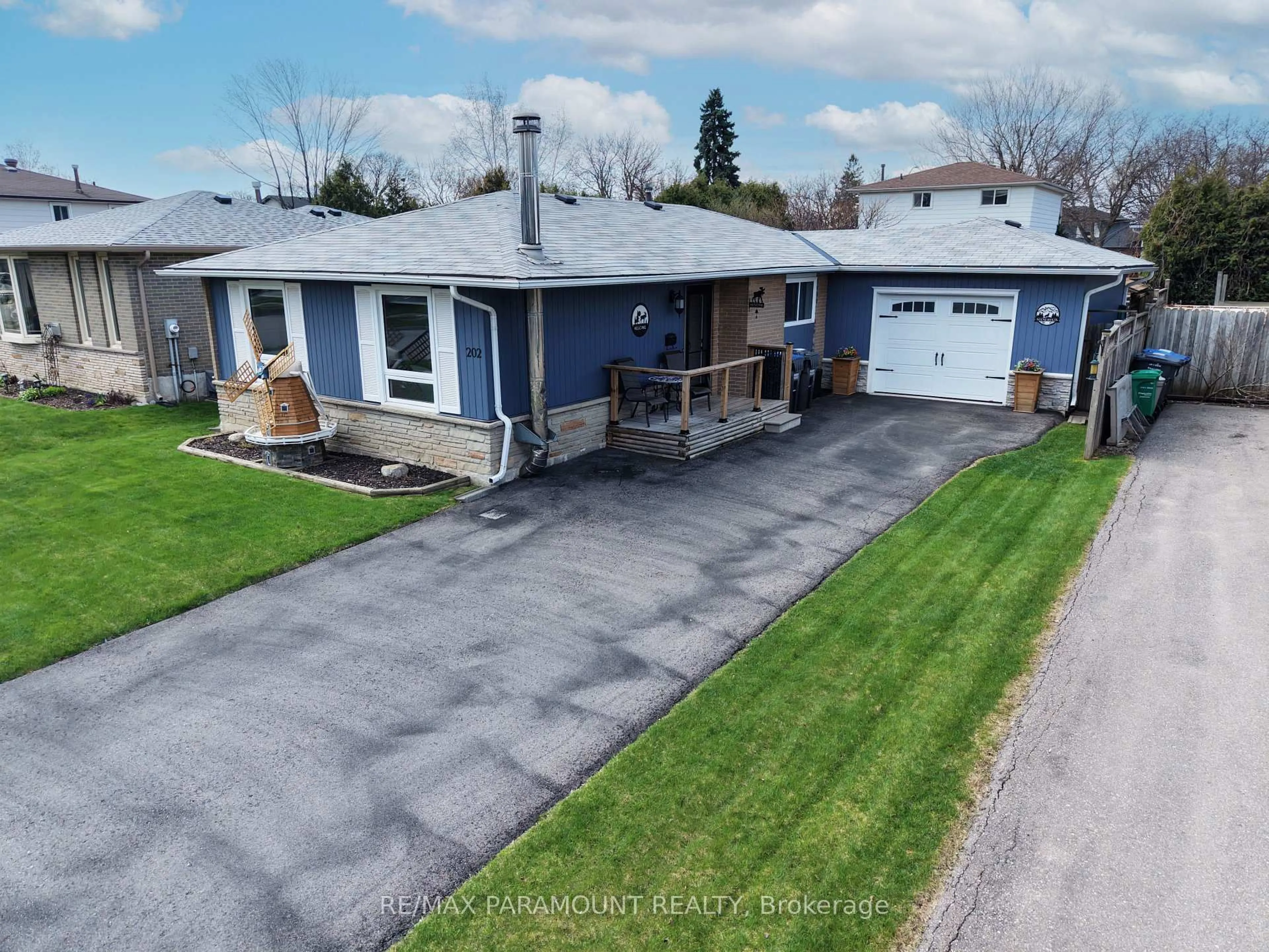 A pic from outside/outdoor area/front of a property/back of a property/a pic from drone, street for 202 ARCHDEKIN Dr, Brampton Ontario L6V 1Z1