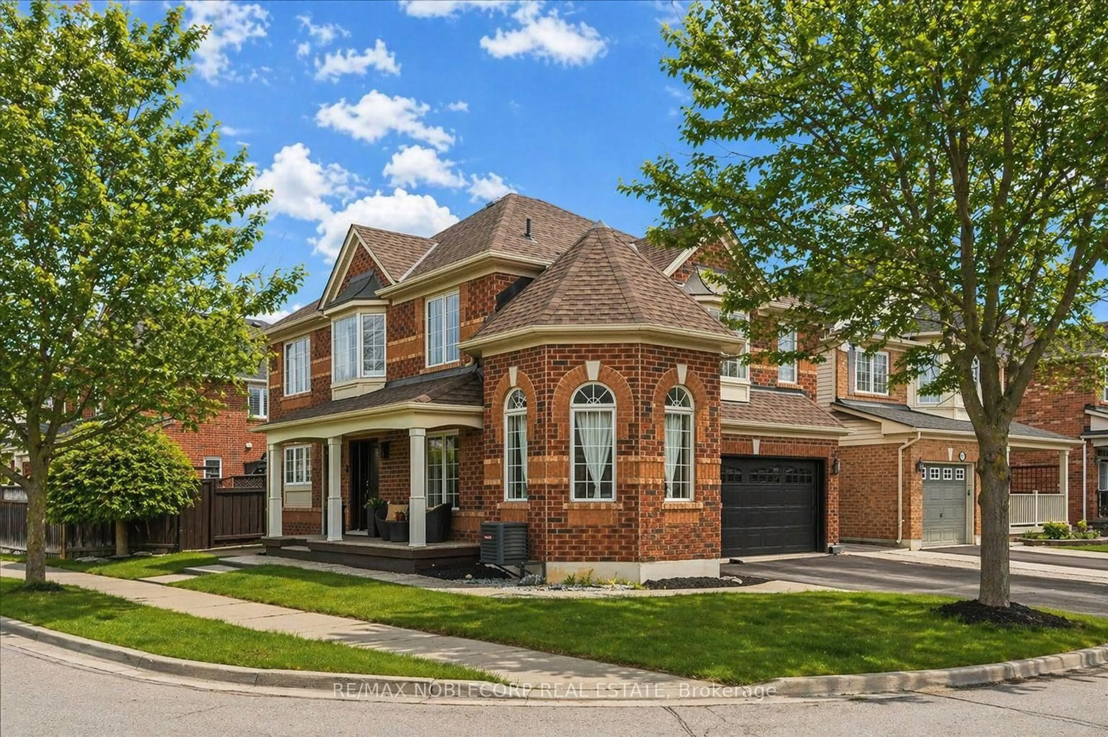 Home with brick exterior material, street for 855 Luxton Dr, Milton Ontario L9T 6Y3