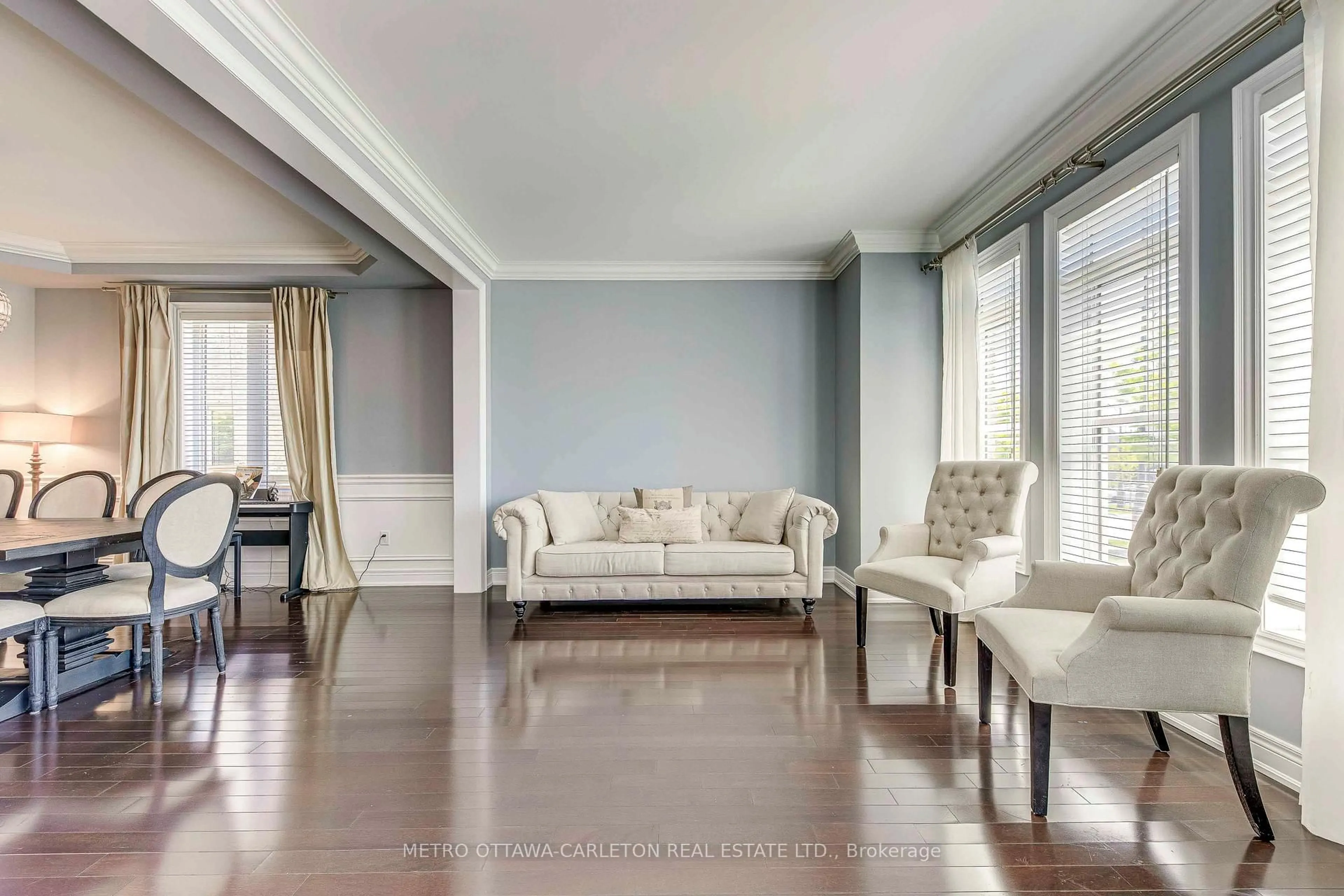 Living room with furniture, unknown for 13 Franmar Rd, Brampton Ontario L6X 0W3