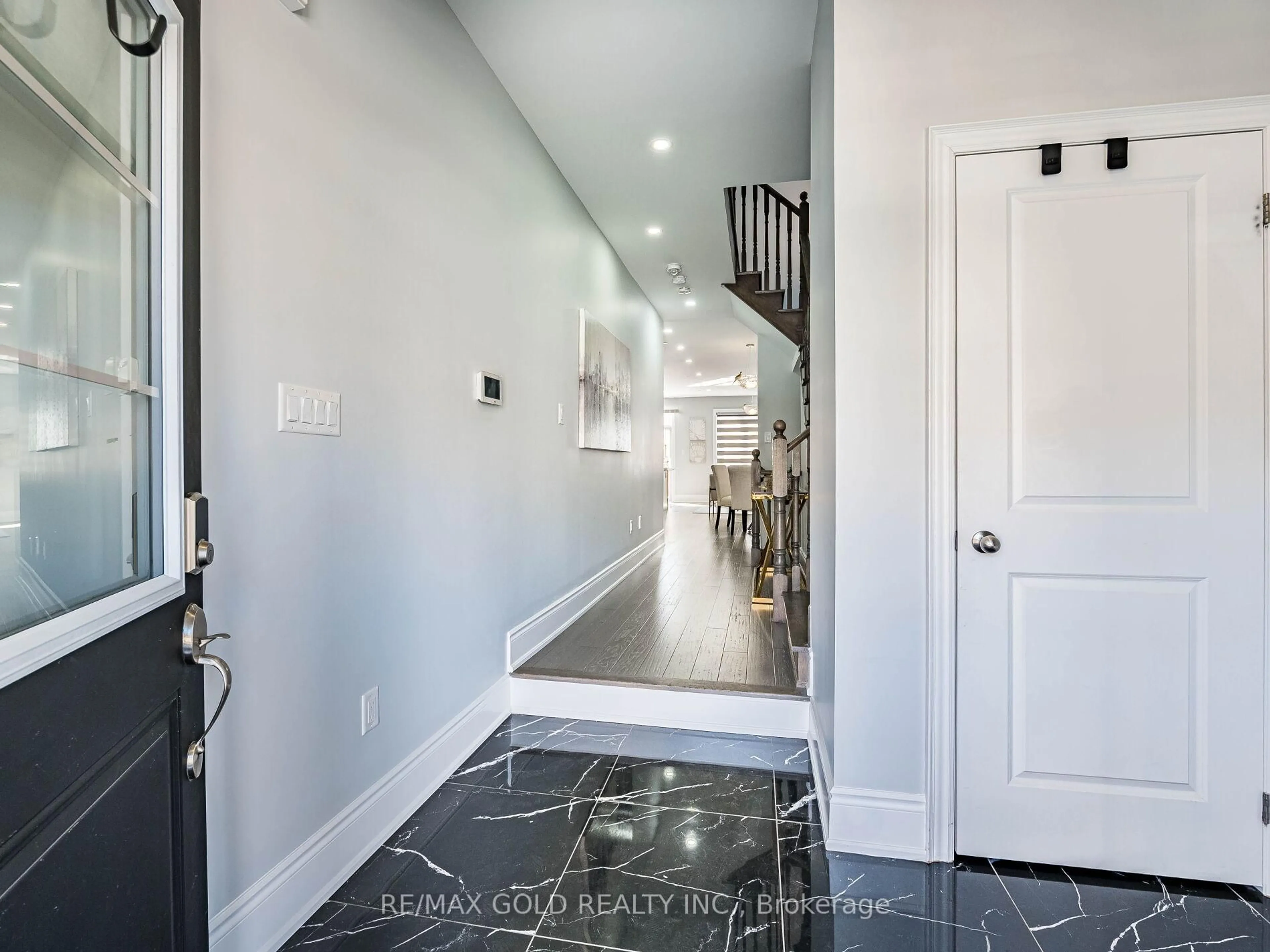 Indoor entryway for 105 Boathouse Rd, Brampton Ontario L7A 5B7