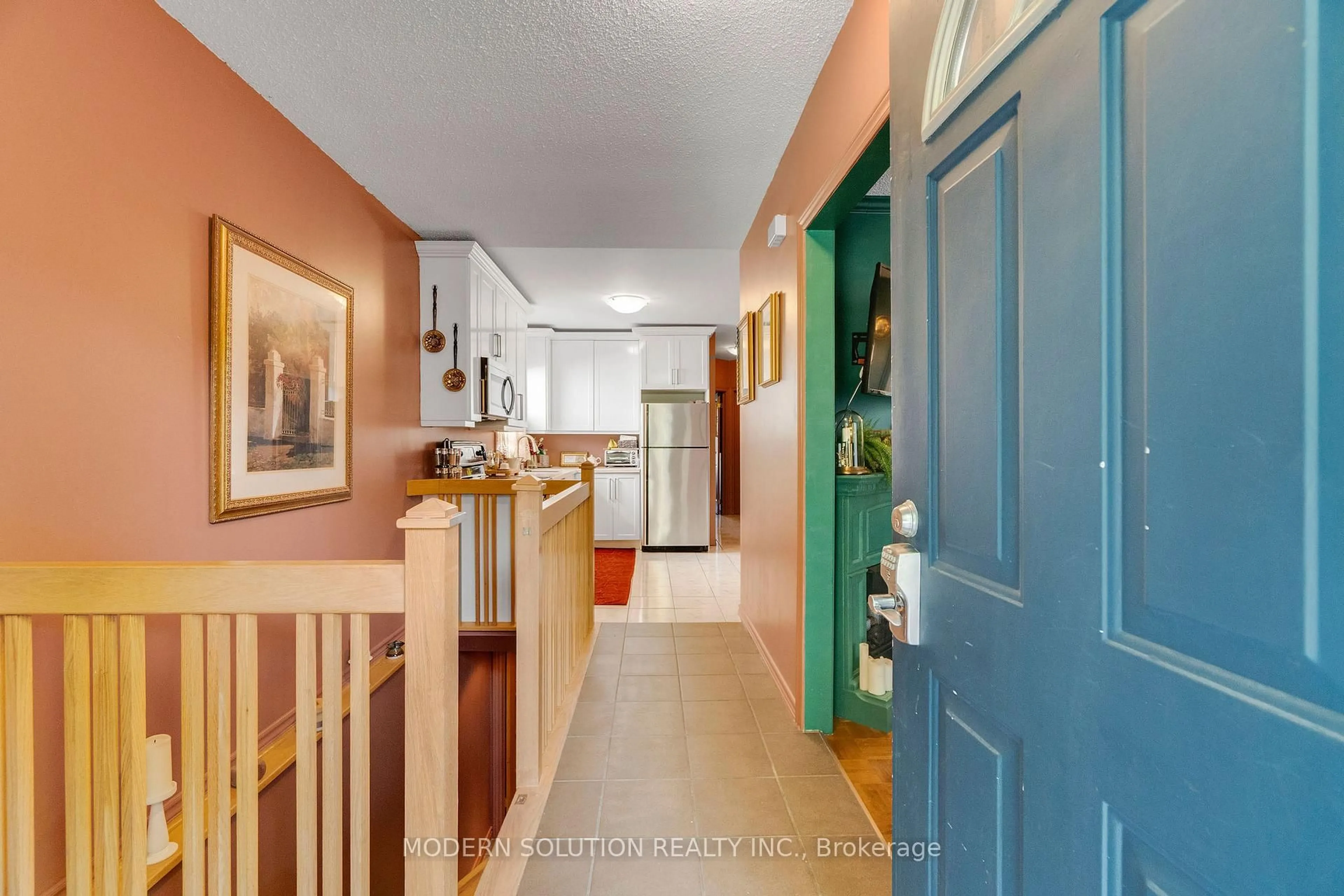 Indoor entryway for 5A Dynevor Rd, Toronto Ontario M6E 3W7