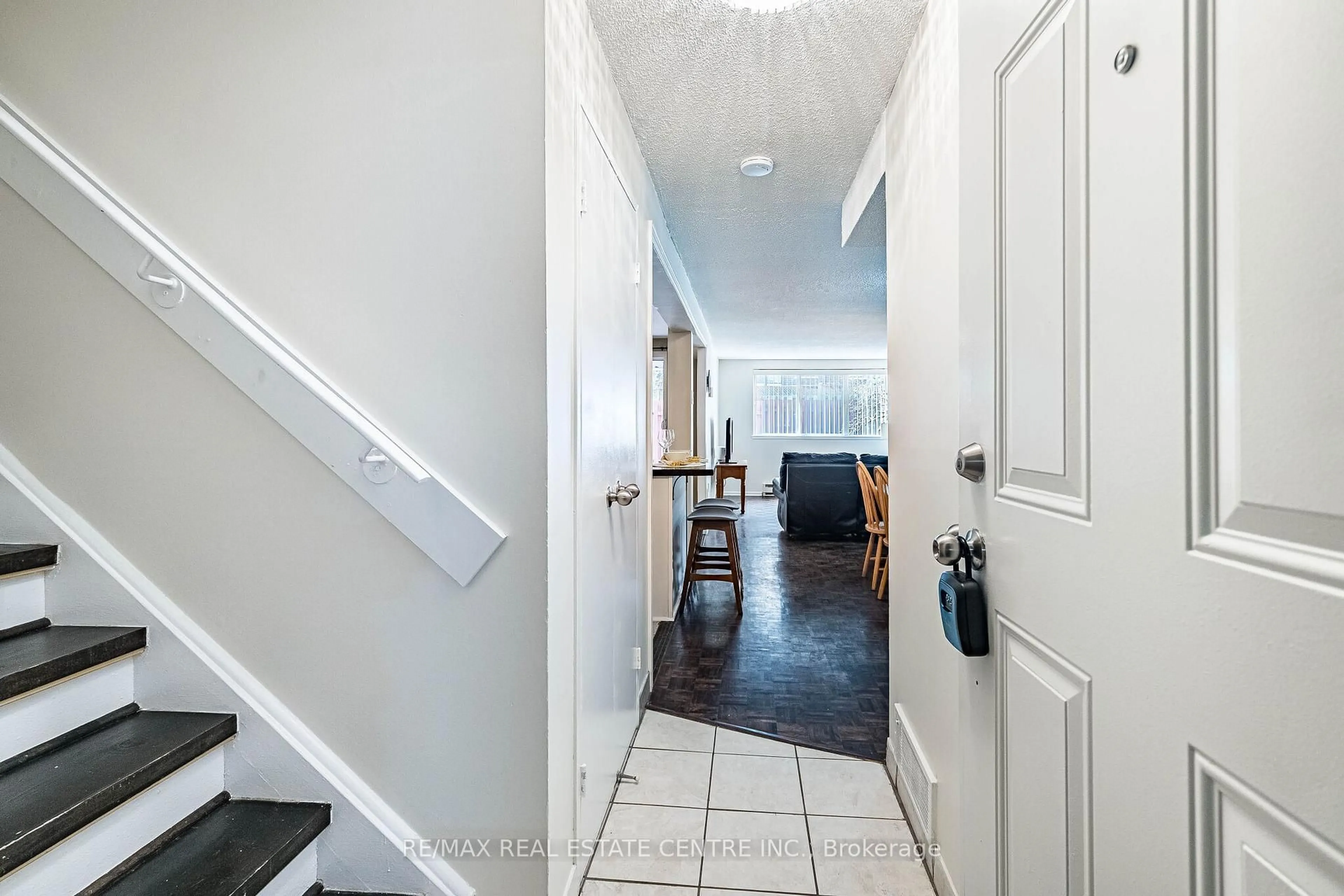 Indoor entryway for 2170 Bromsgrove Rd #59, Mississauga Ontario L5J 4J2