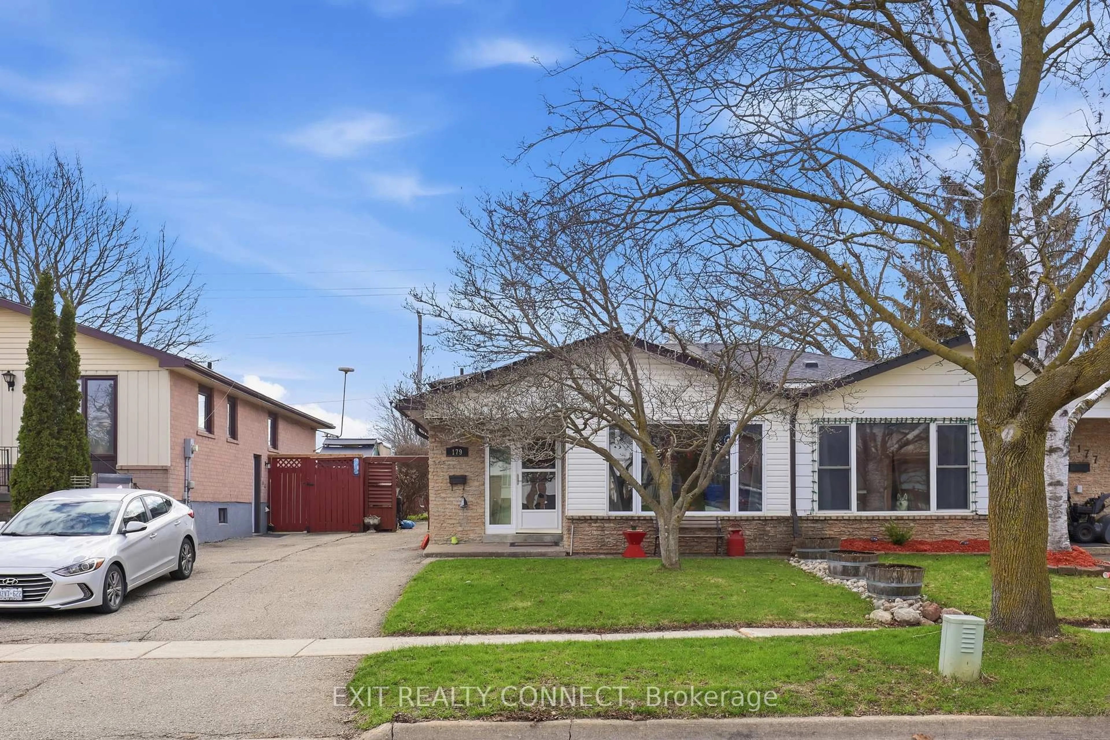A pic from outside/outdoor area/front of a property/back of a property/a pic from drone, street for 179 Burbank Cres, Orangeville Ontario L9W 3H7