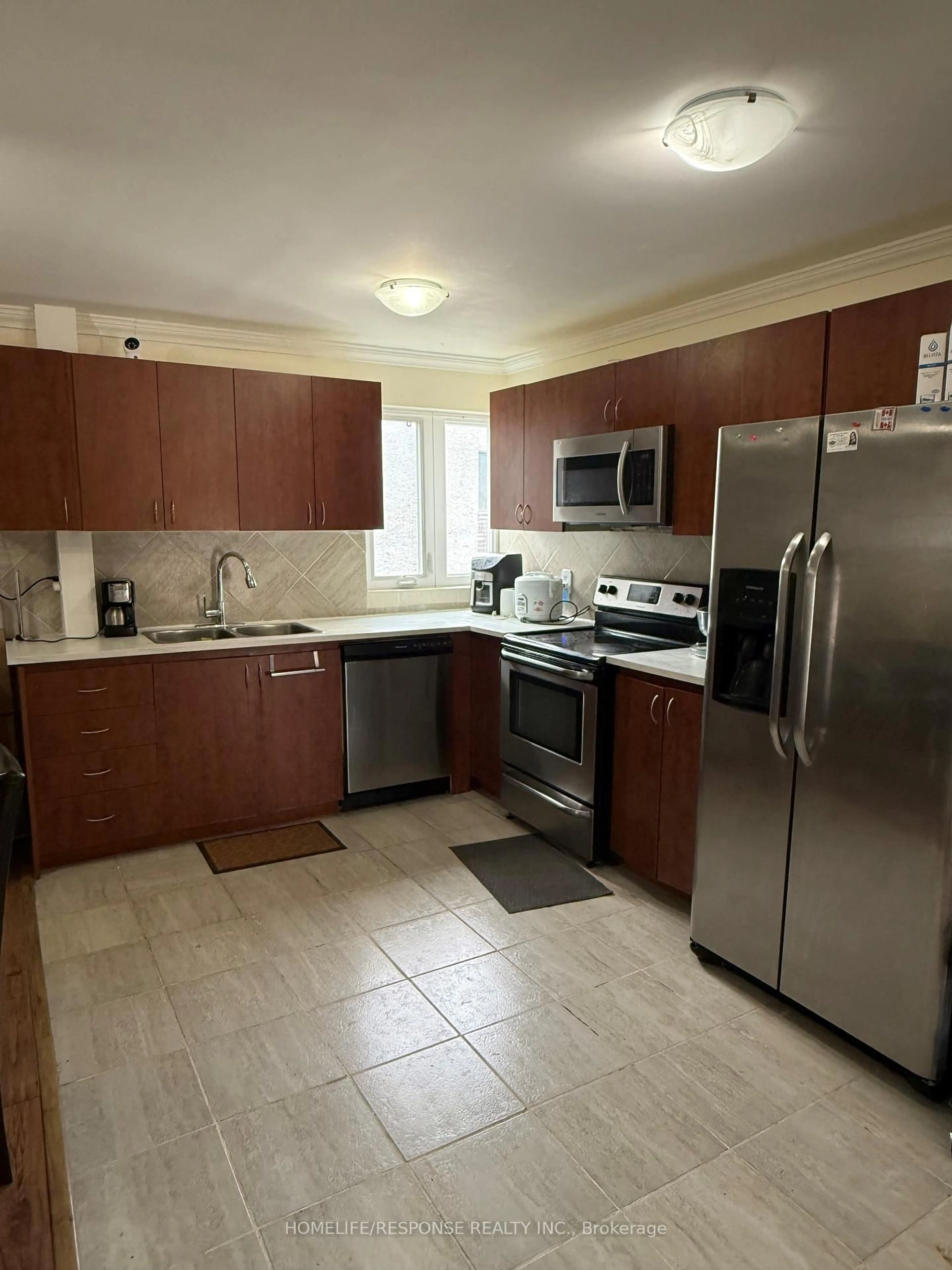 Standard kitchen, unknown for 1055 DUNDAS St #158, Mississauga Ontario L4Y 3X6