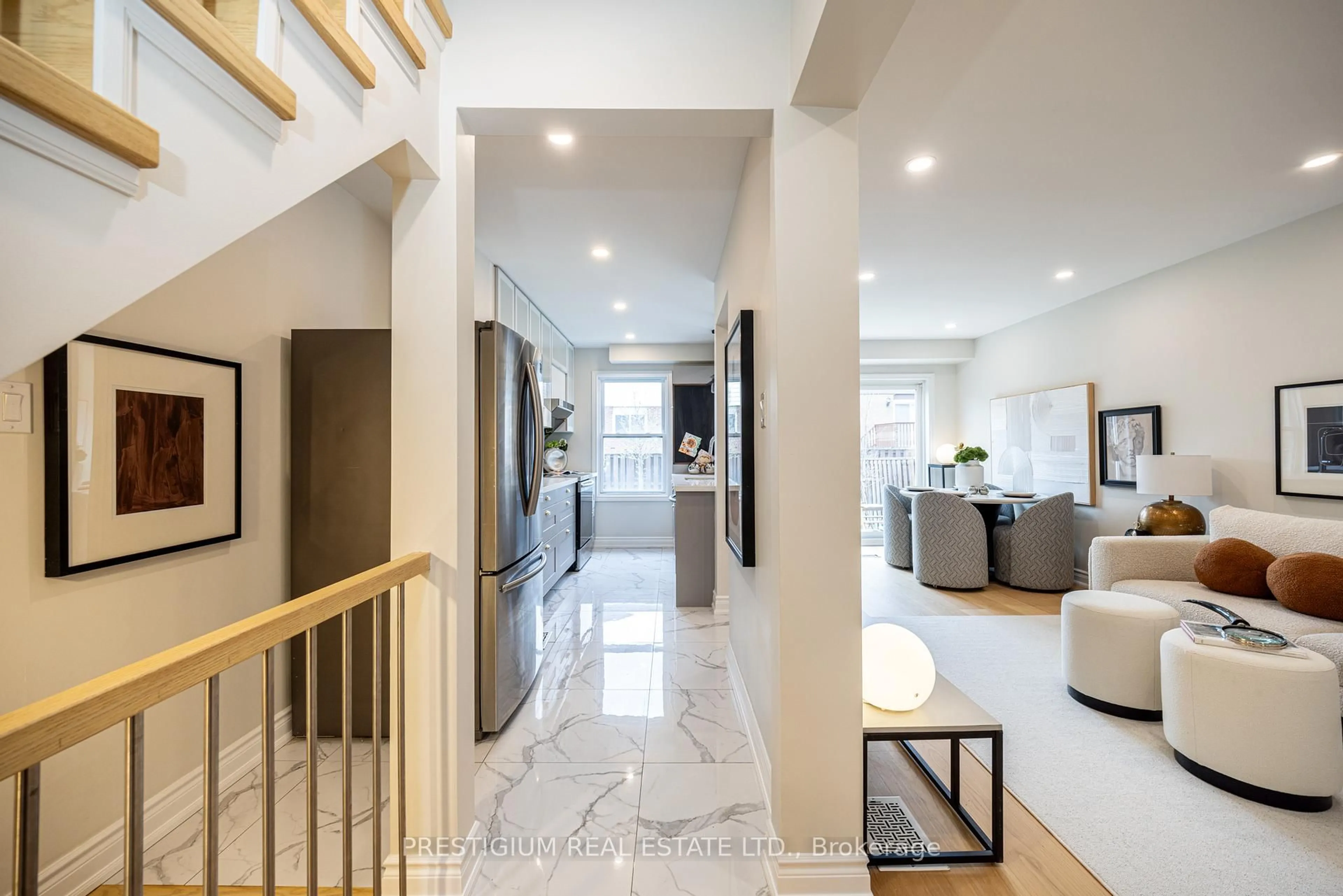 Indoor foyer for 4094 Teakwood Dr, Mississauga Ontario L5C 3L6