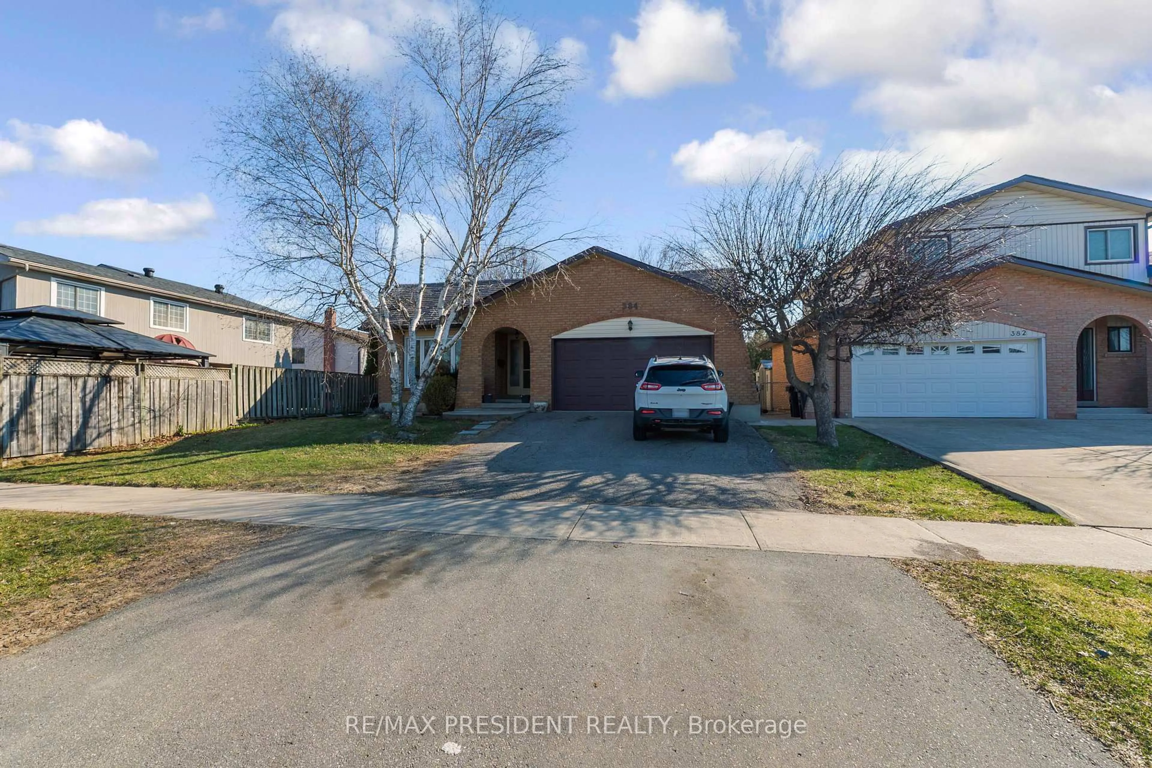 A pic from outside/outdoor area/front of a property/back of a property/a pic from drone, street for 384 Centre St, Brampton Ontario L6V 3L6
