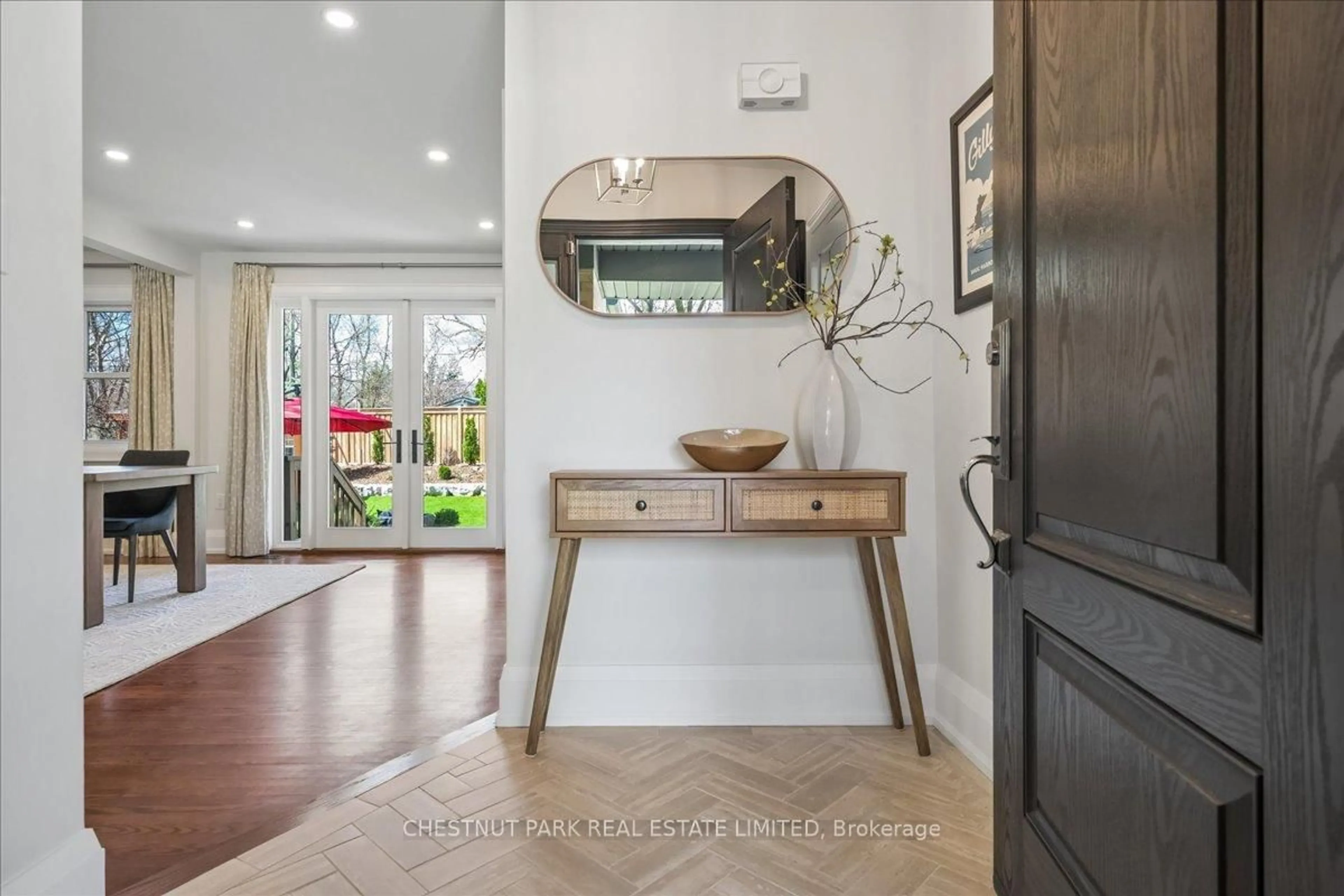 Indoor entryway for 1613 Wembury Rd, Mississauga Ontario L5J 2L8