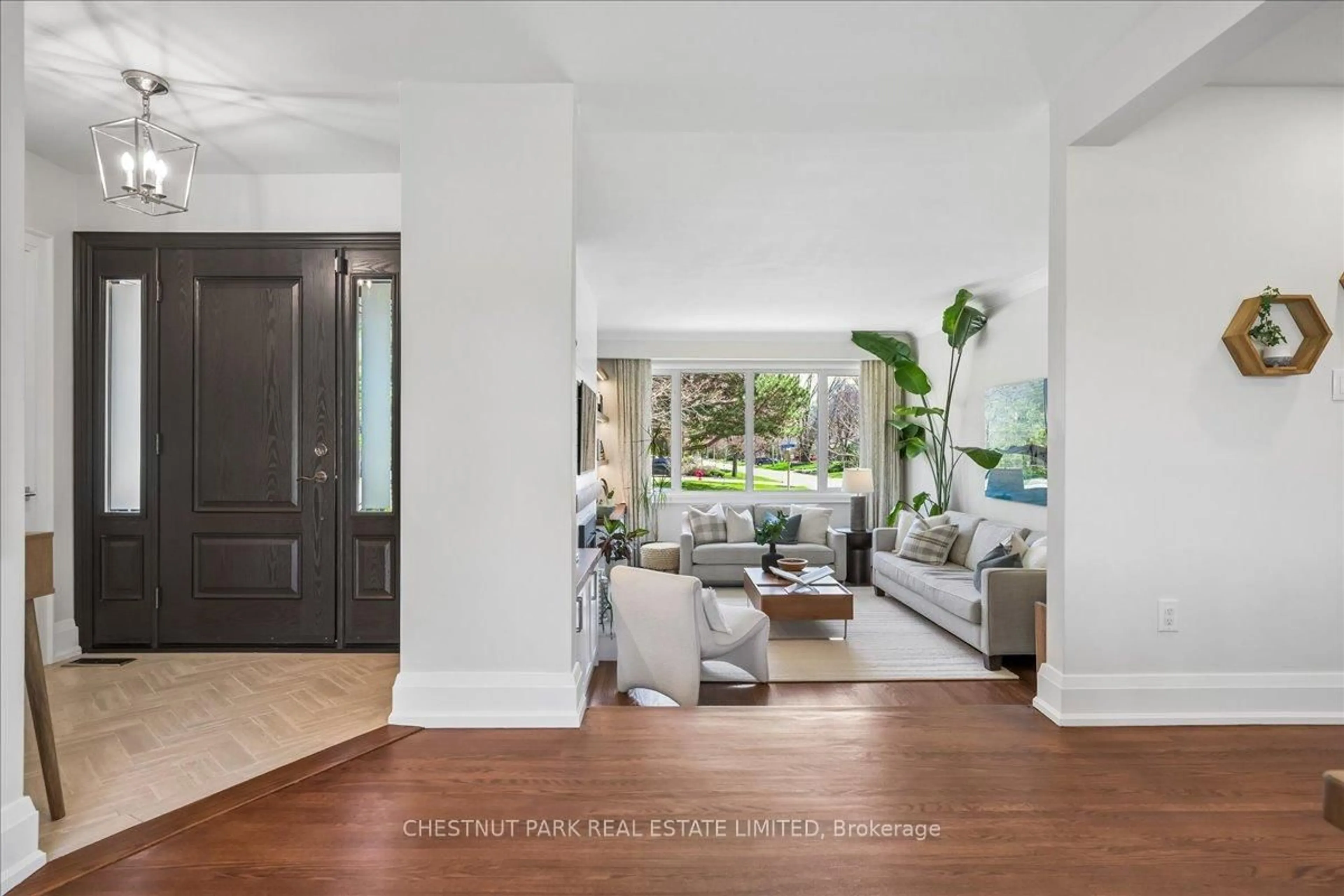 Indoor entryway for 1613 Wembury Rd, Mississauga Ontario L5J 2L8