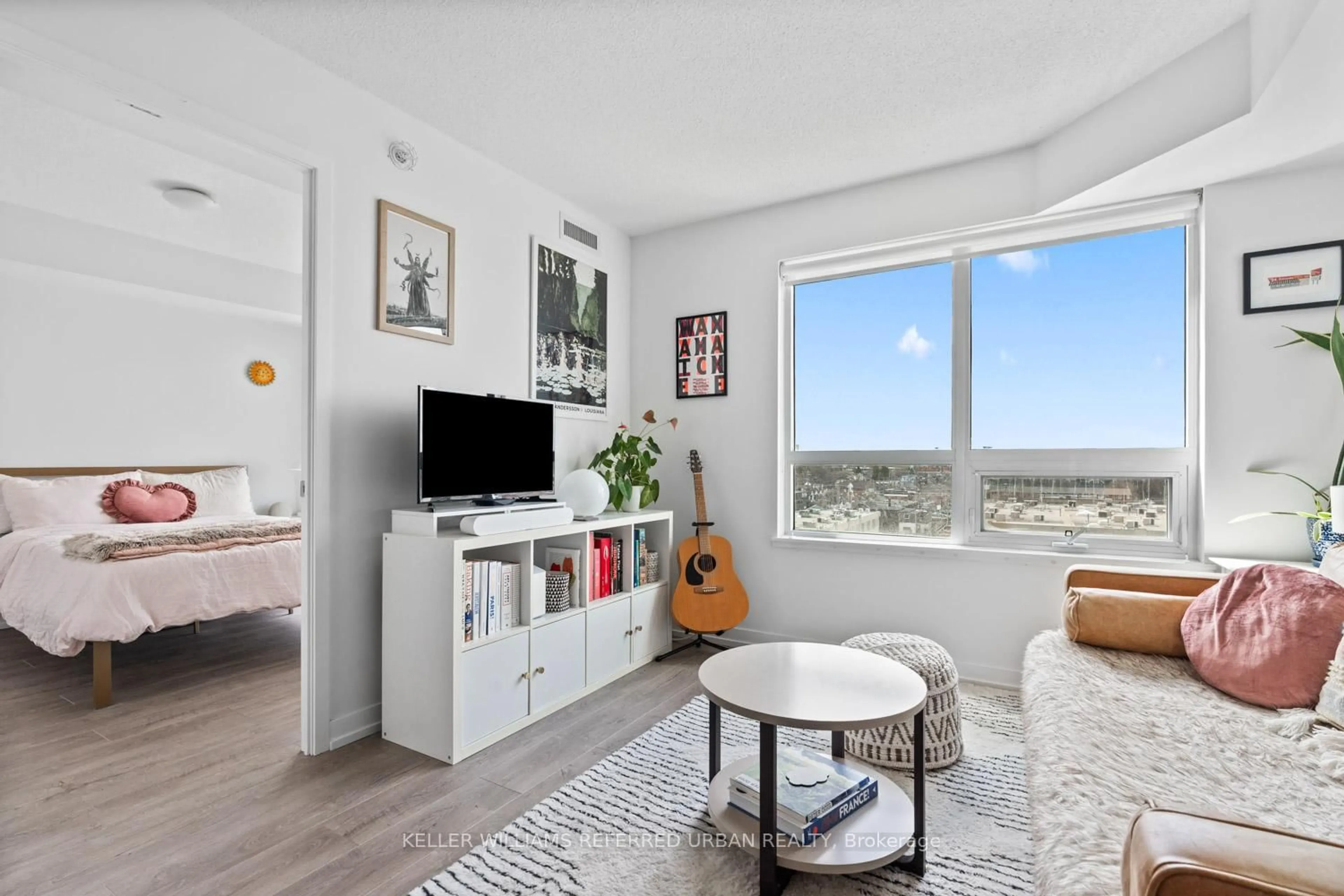 Living room with furniture, unknown for 1420 Dupont St #811, Toronto Ontario M6H 0C2