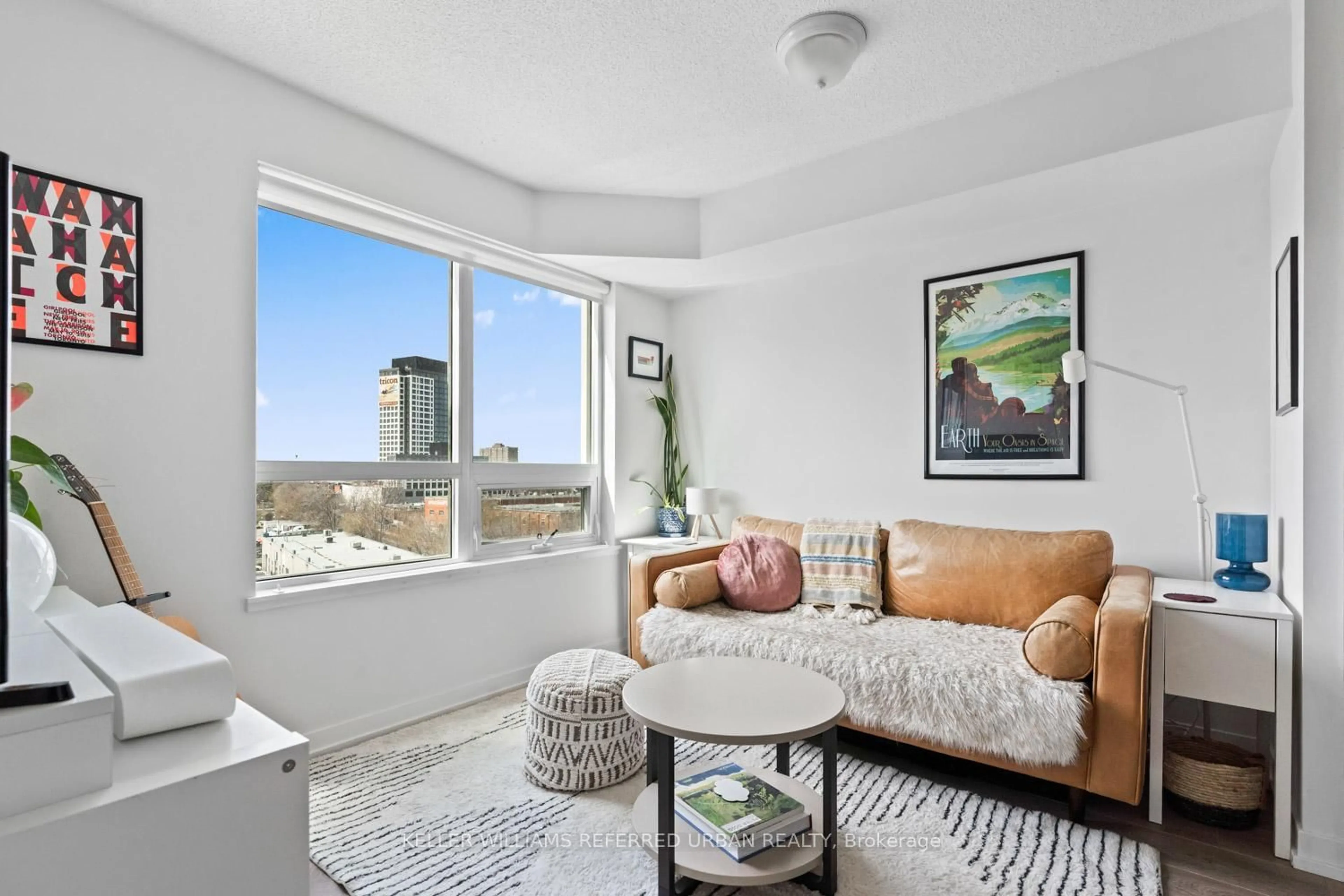 Living room with furniture, unknown for 1420 Dupont St #811, Toronto Ontario M6H 0C2