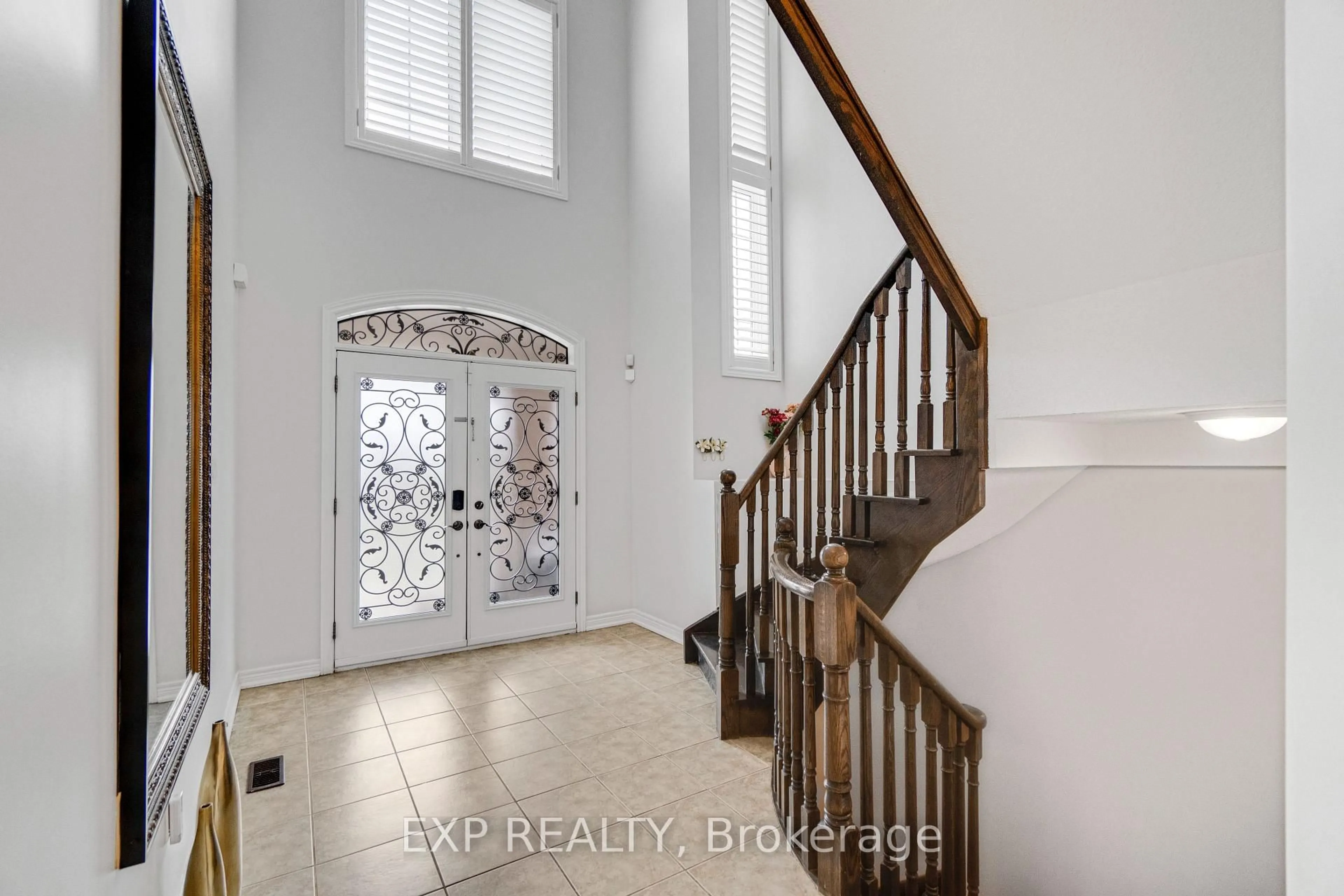 Indoor entryway for 3095 Tacc Dr, Mississauga Ontario L5M 0A9