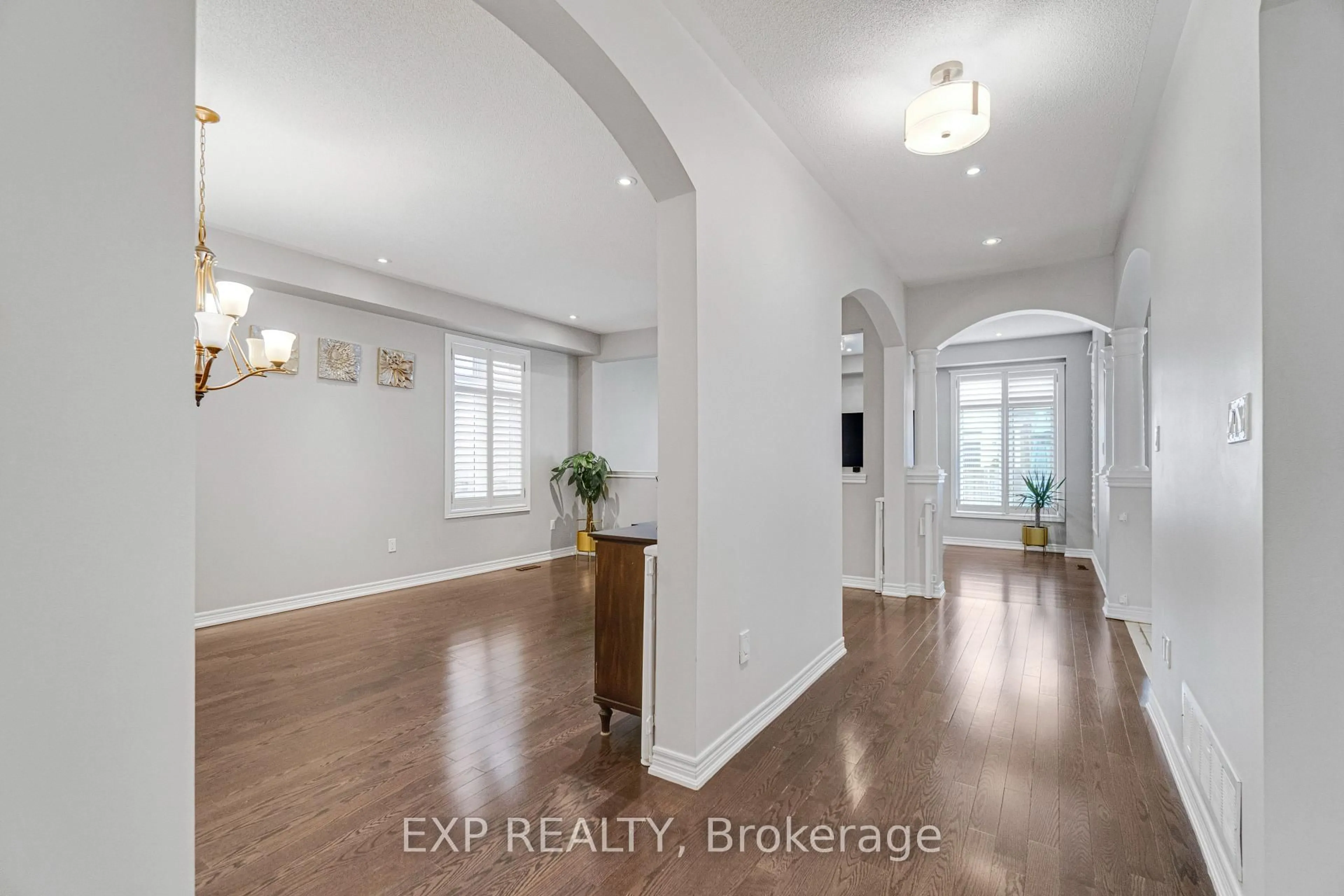 Indoor entryway for 3095 Tacc Dr, Mississauga Ontario L5M 0A9