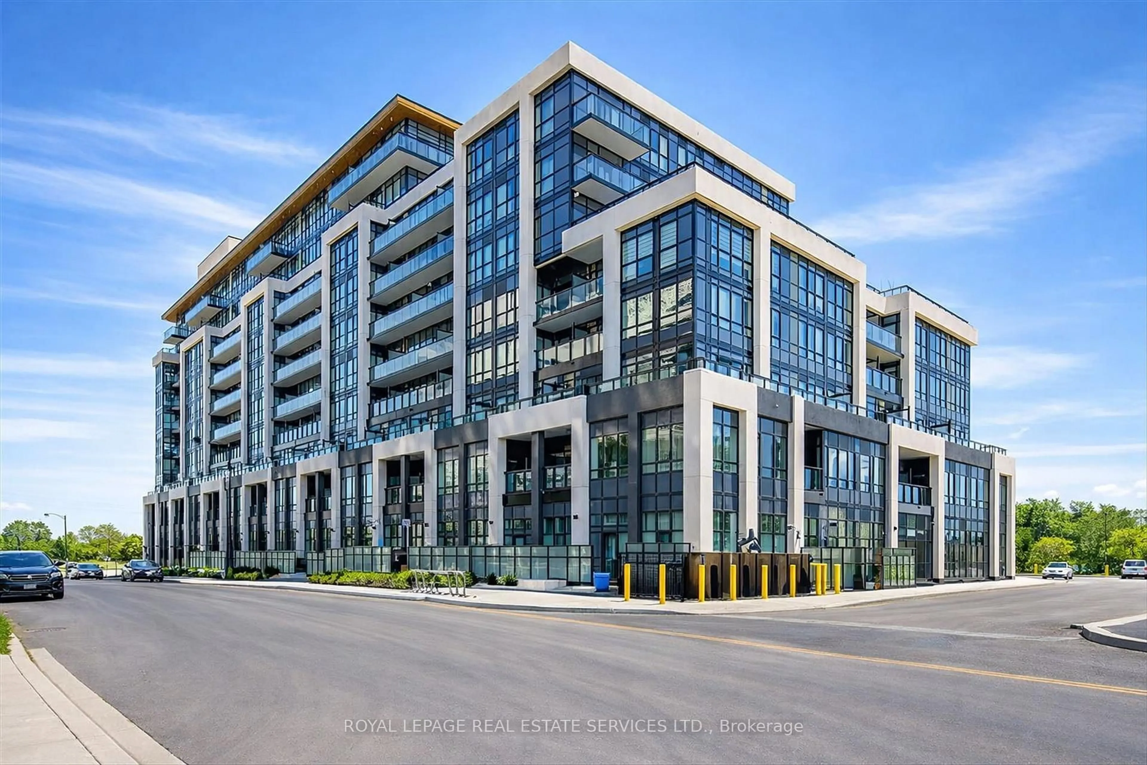 Indoor foyer for 405 Dundas St #104, Oakville Ontario L6M 5P9