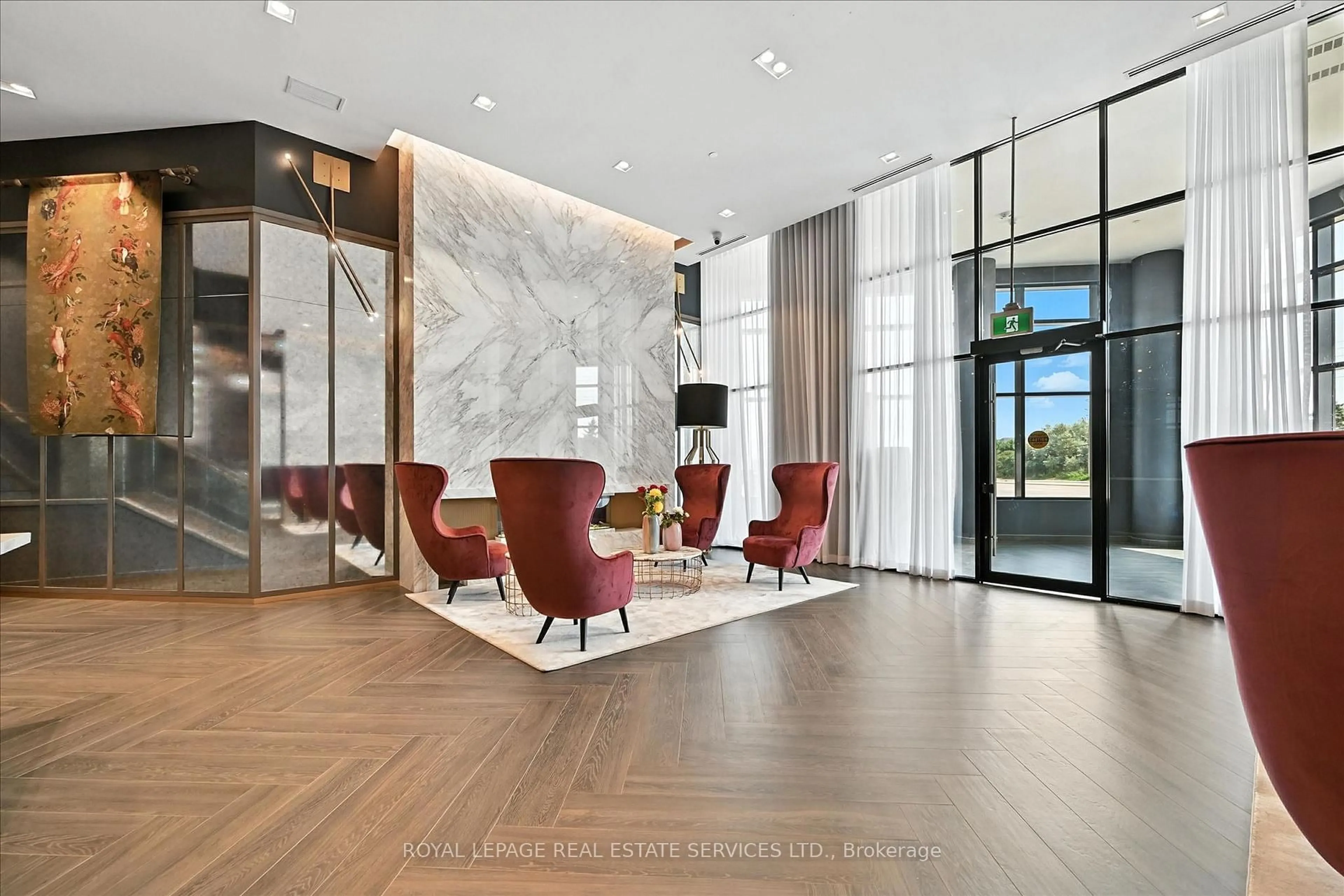 Indoor foyer for 405 Dundas St #104, Oakville Ontario L6M 5P9