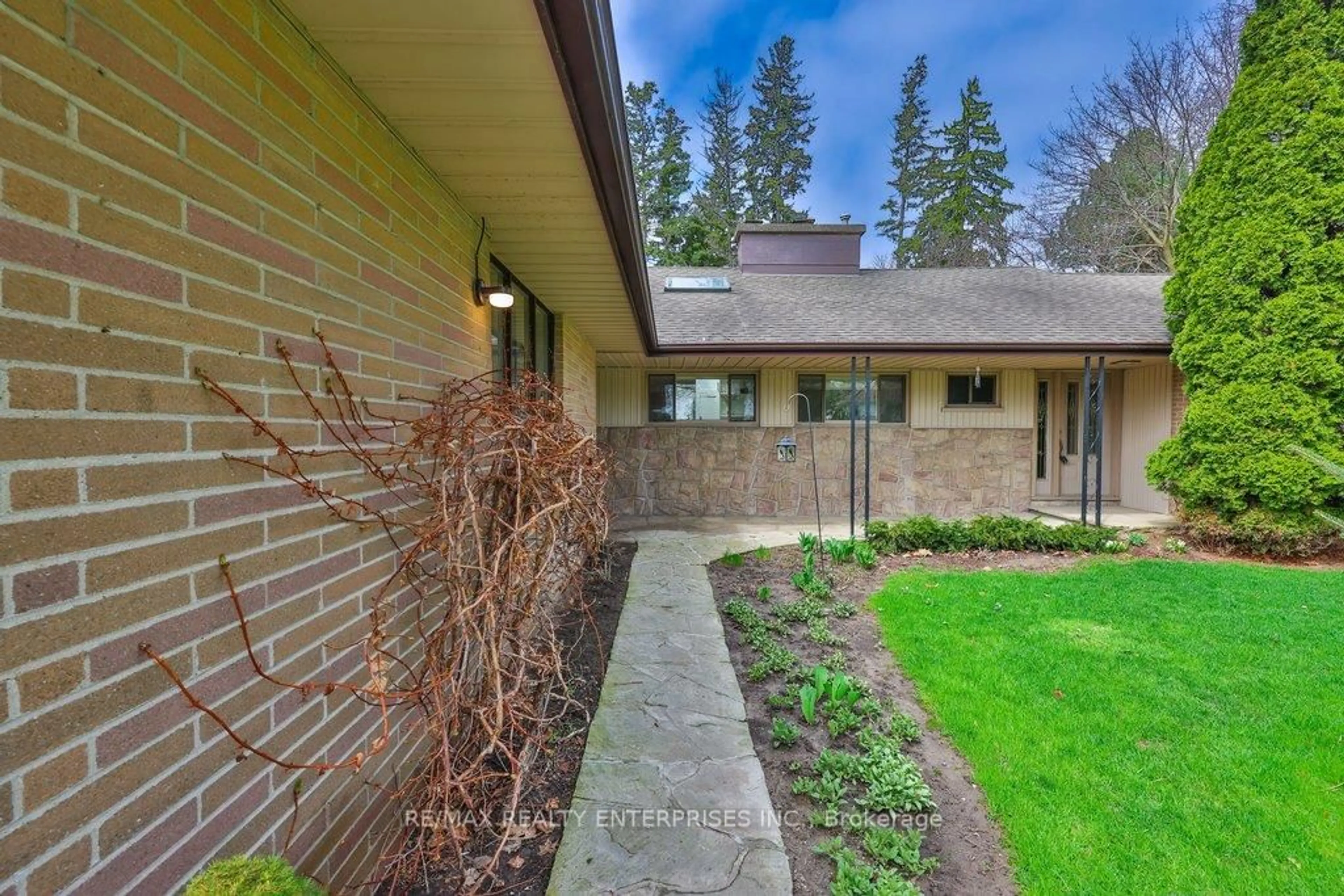 Unknown for 35 Hollyrood Heights Dr, Mississauga Ontario L5G 2H2