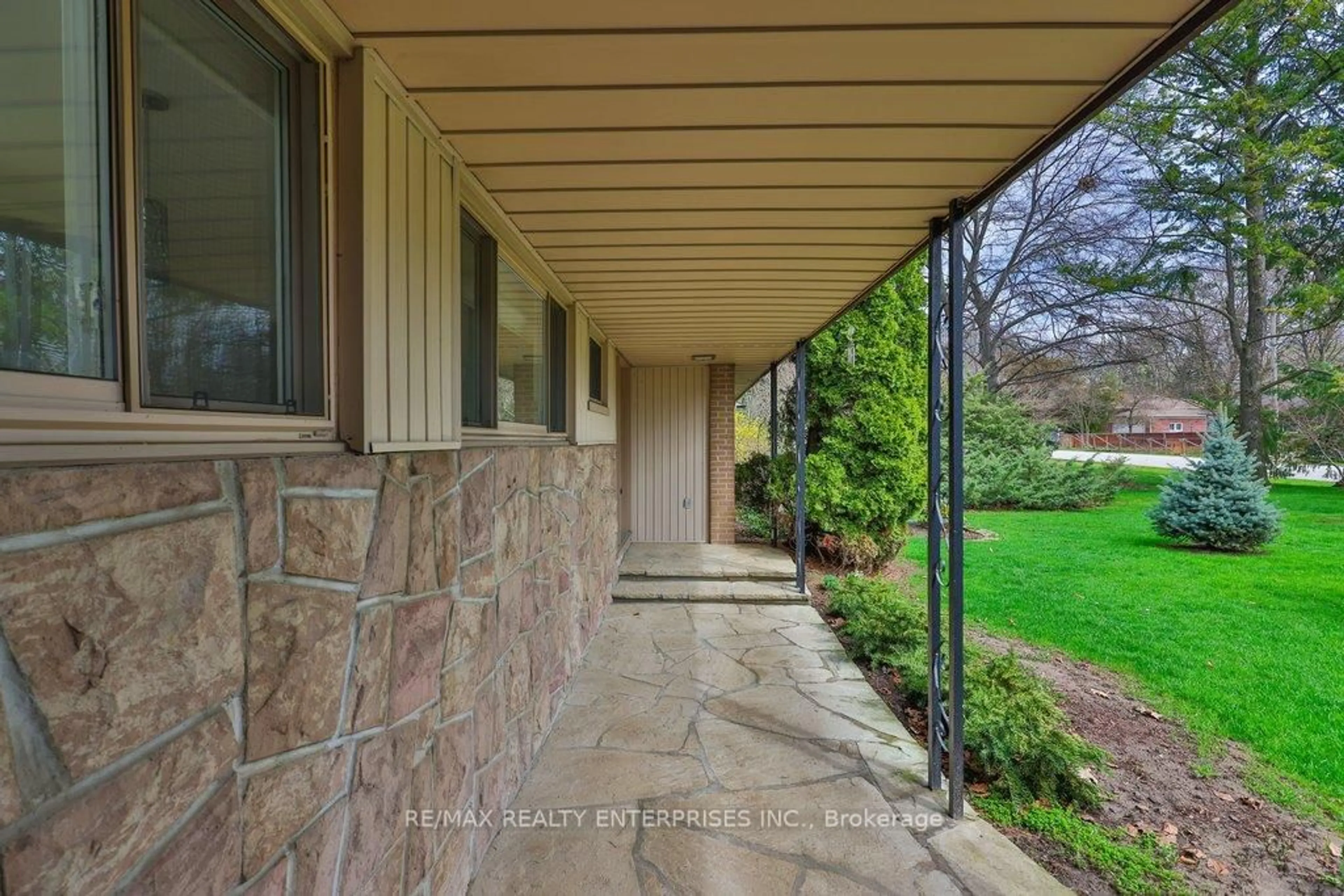 Unknown for 35 Hollyrood Heights Dr, Mississauga Ontario L5G 2H2