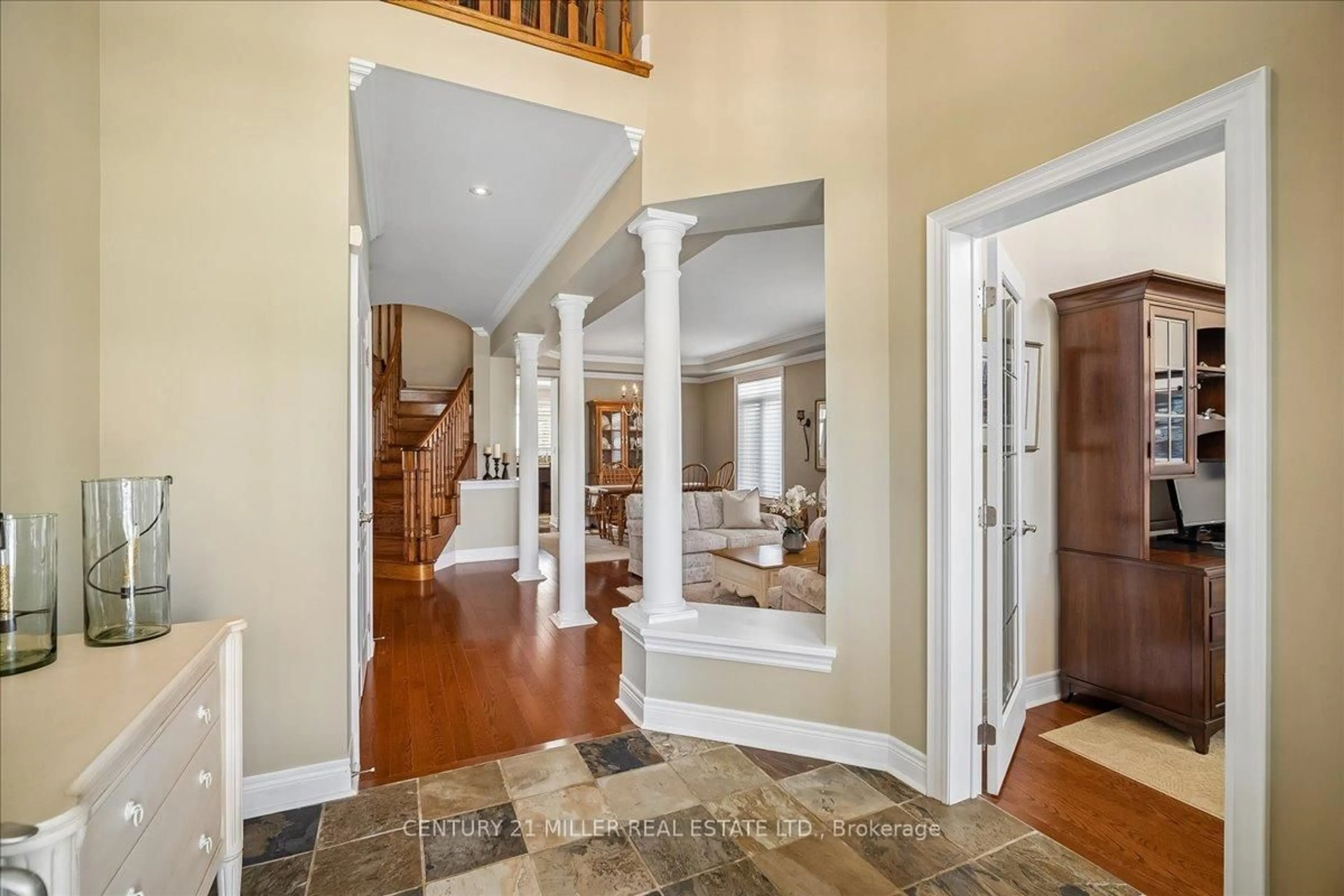 Indoor entryway for 3400 Liptay Ave, Oakville Ontario L6M 0M8