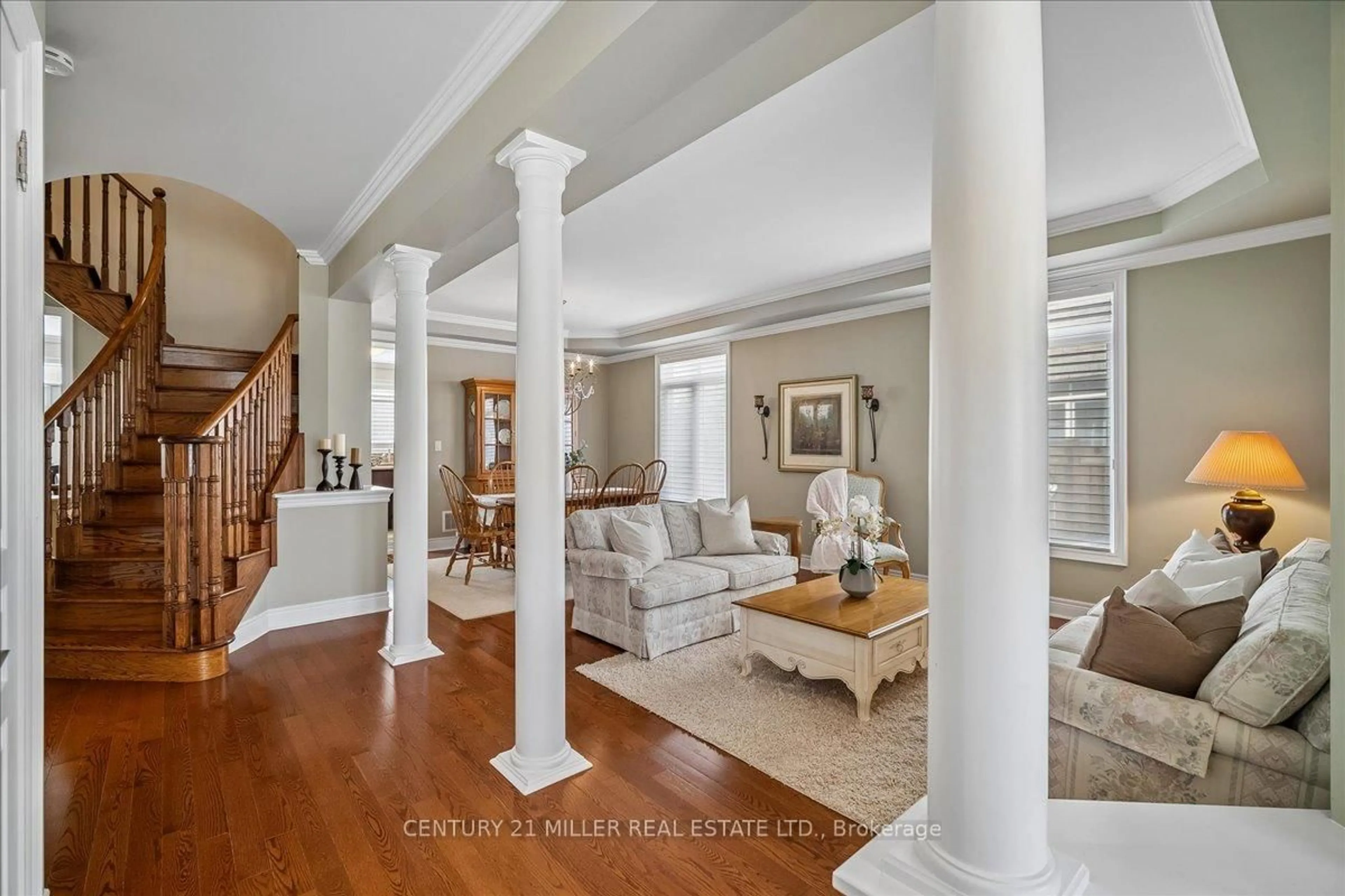 Indoor foyer for 3400 Liptay Ave, Oakville Ontario L6M 0M8