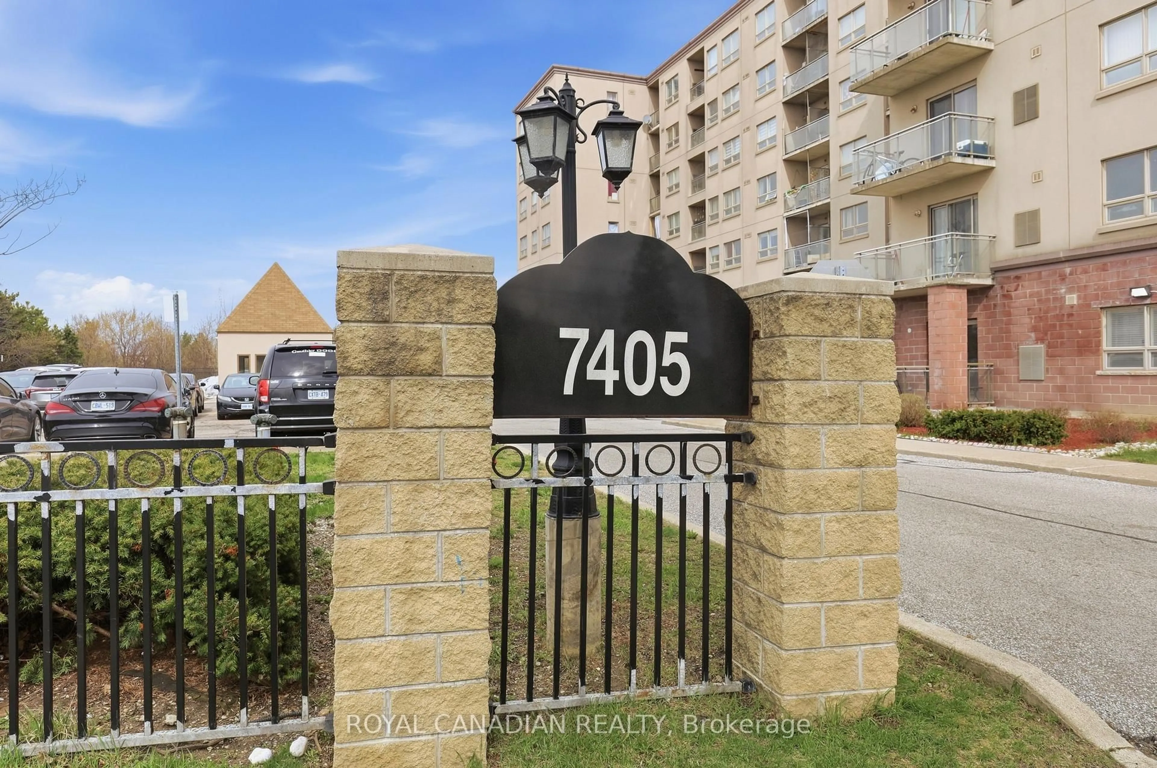Unknown for 7405 Goreway Dr #619, Mississauga Ontario L4T 0A3